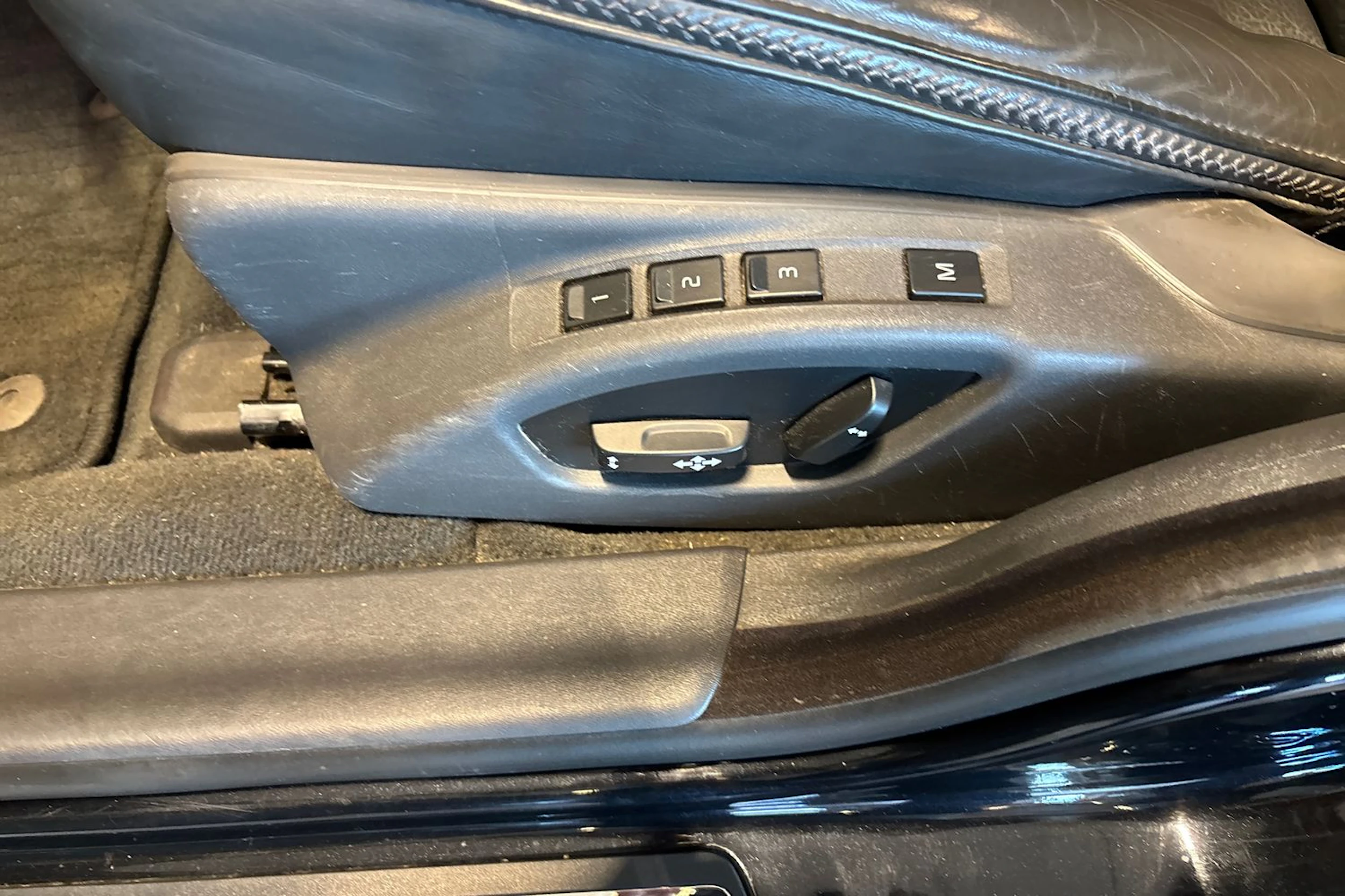 musta Volvo XC70 2011 kuva 18.