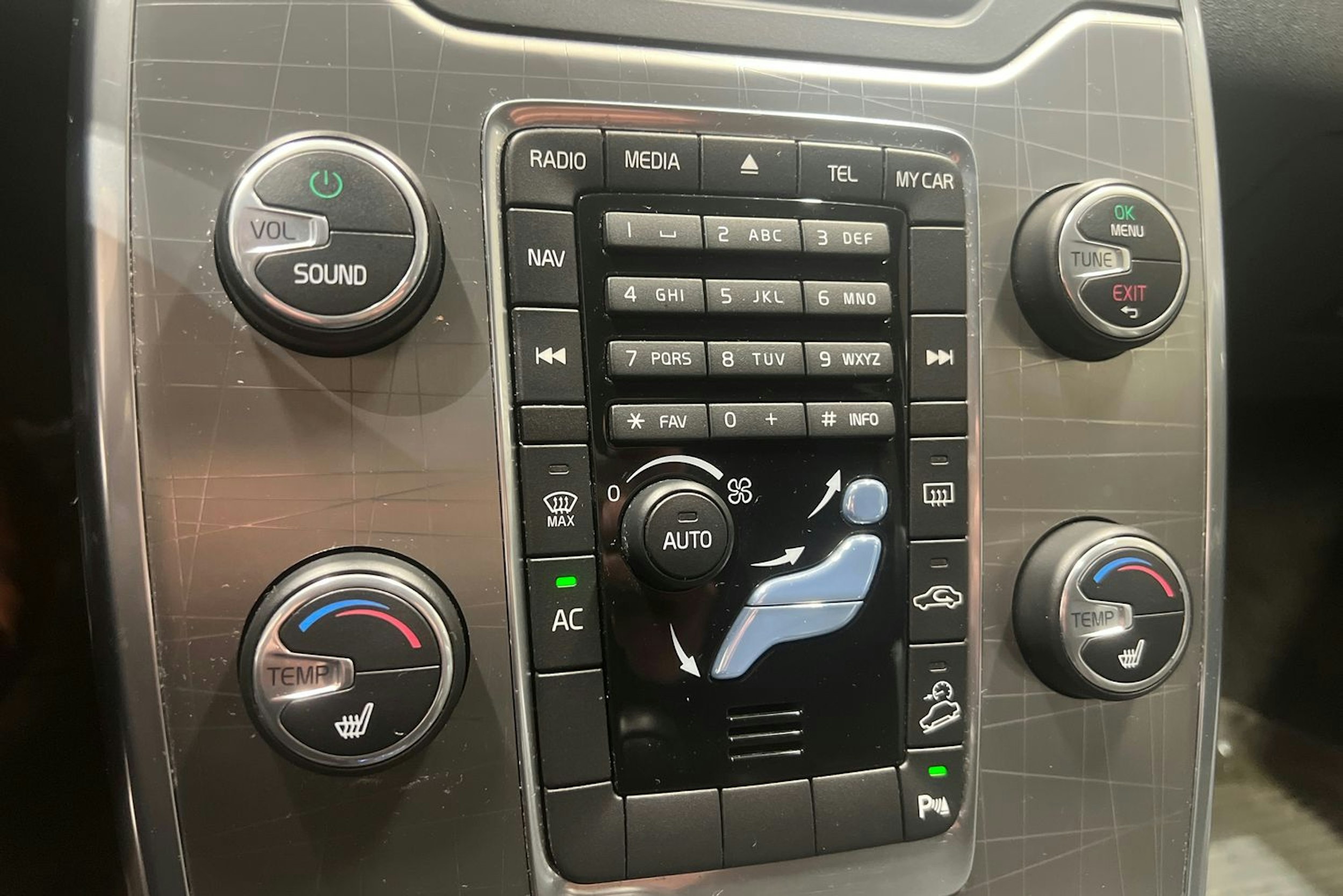 musta Volvo XC70 2014 kuva 17.