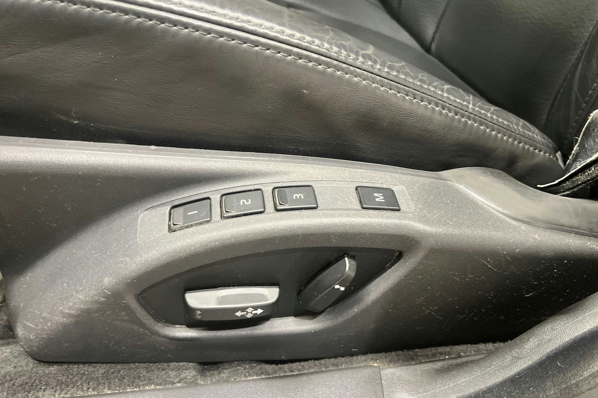 musta Volvo XC70 2014 kuva 18.