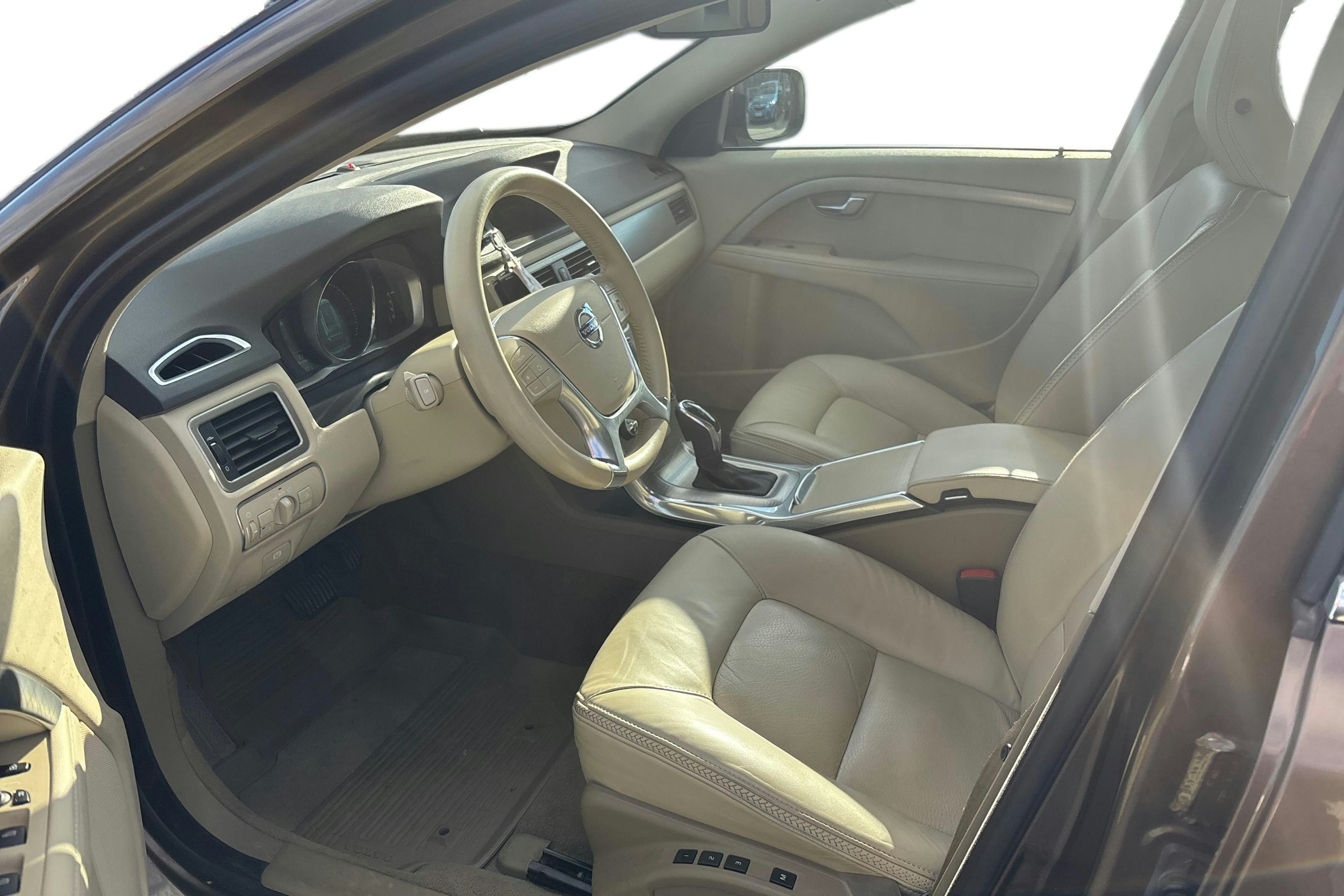 ruskea (beige) Volvo XC70 2014 kuva 4.