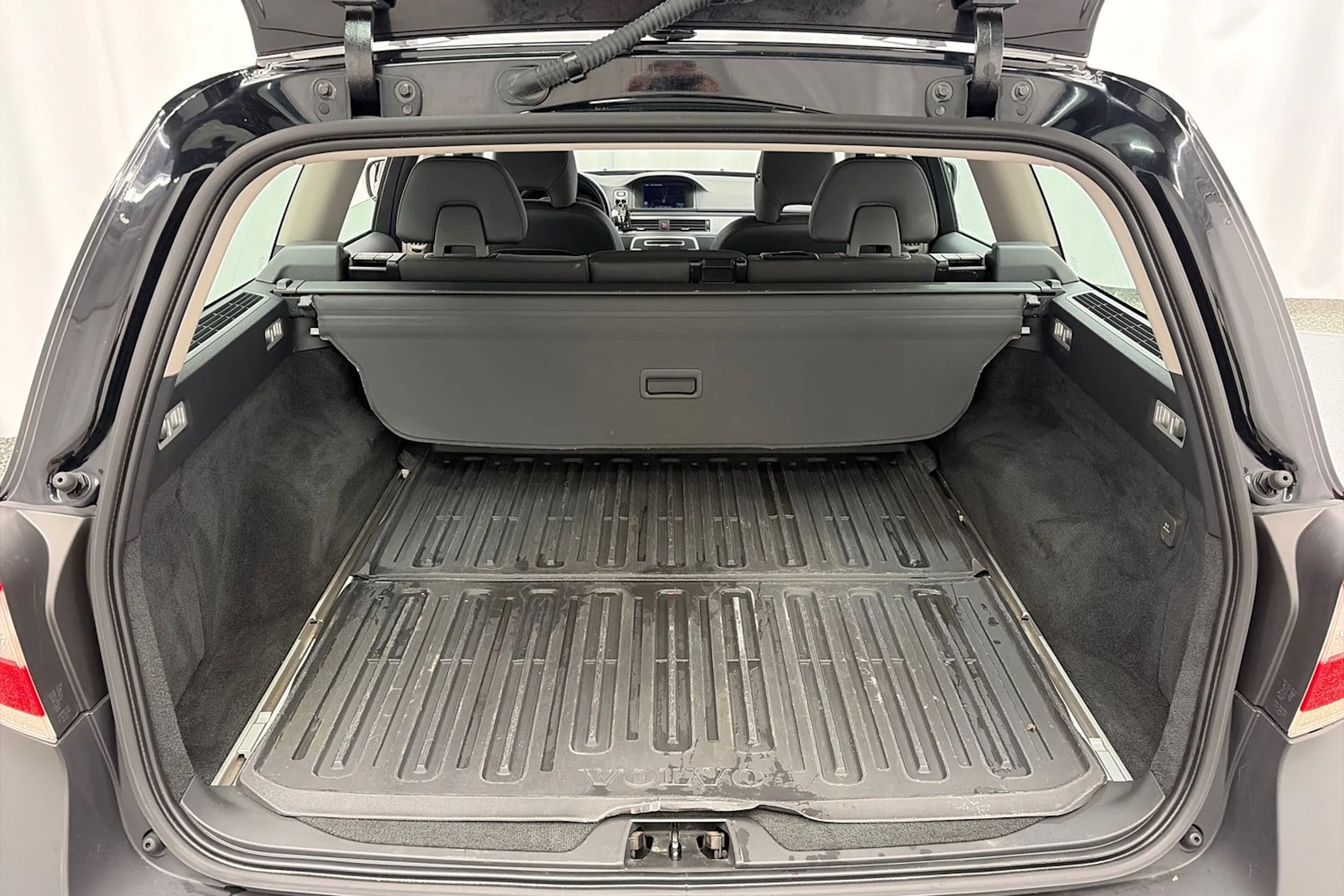Musta Volvo XC70 2014 kuva 11.