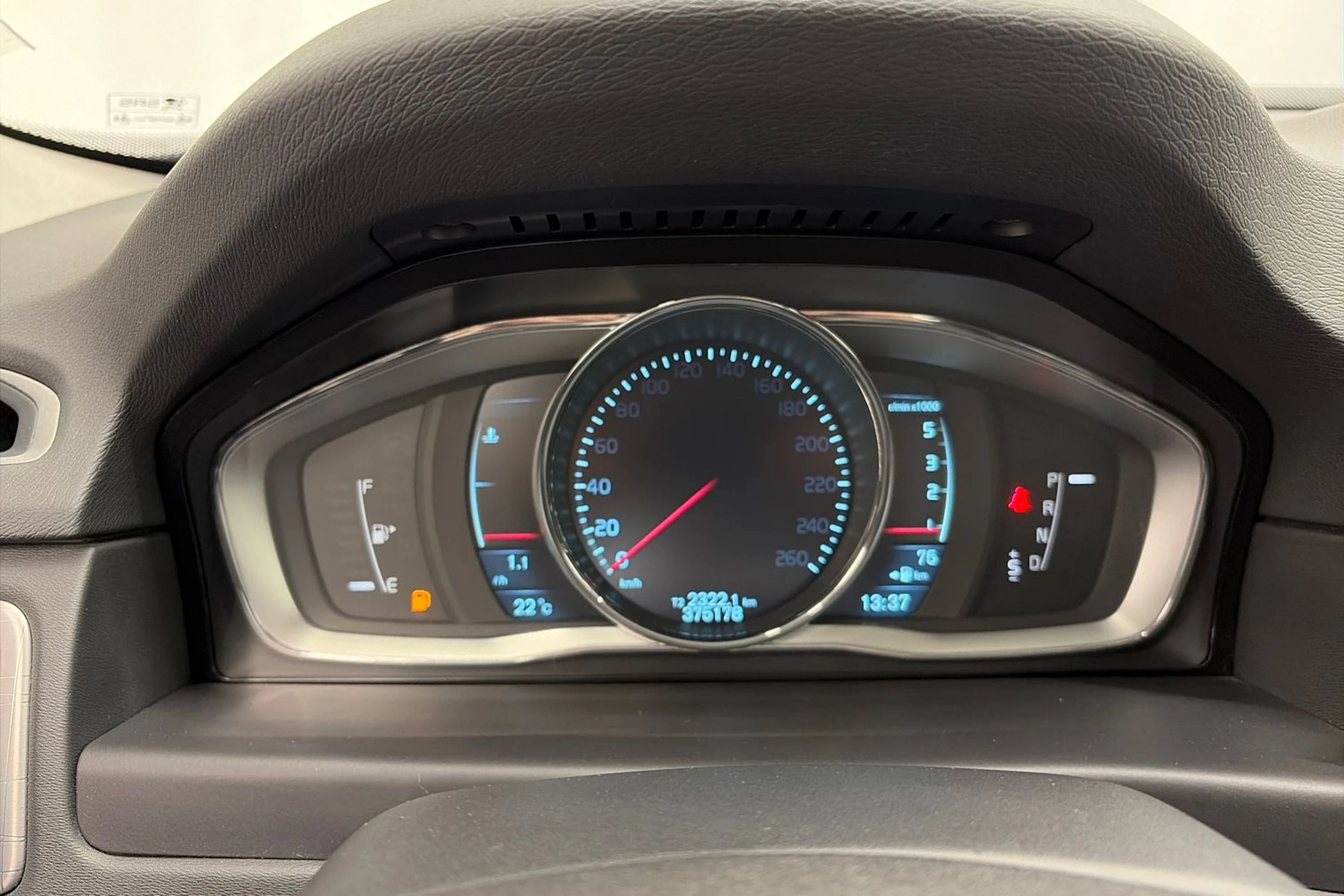 Musta Volvo XC70 2014 kuva 13.