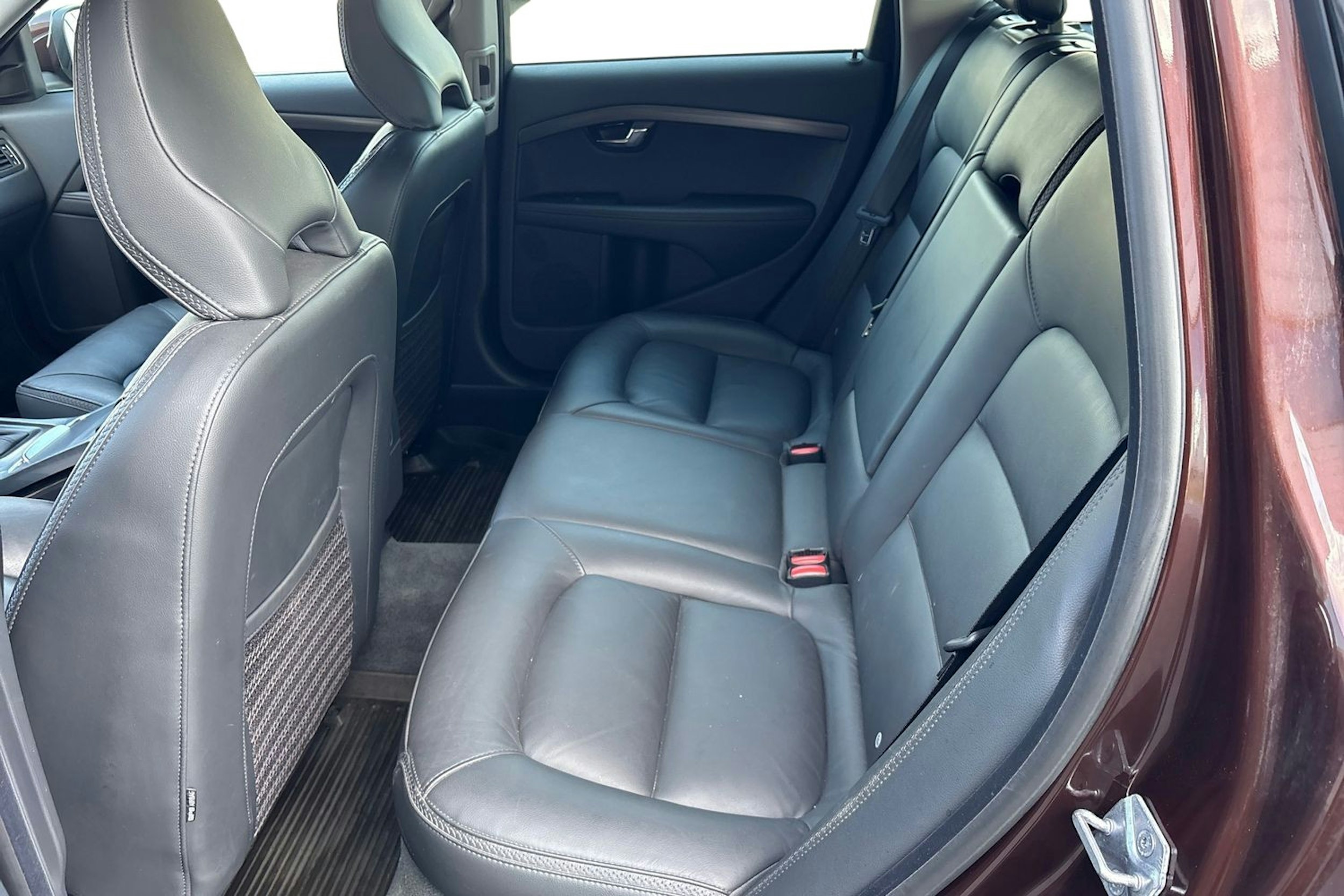 punainen Volvo XC70 2015 kuva 10.