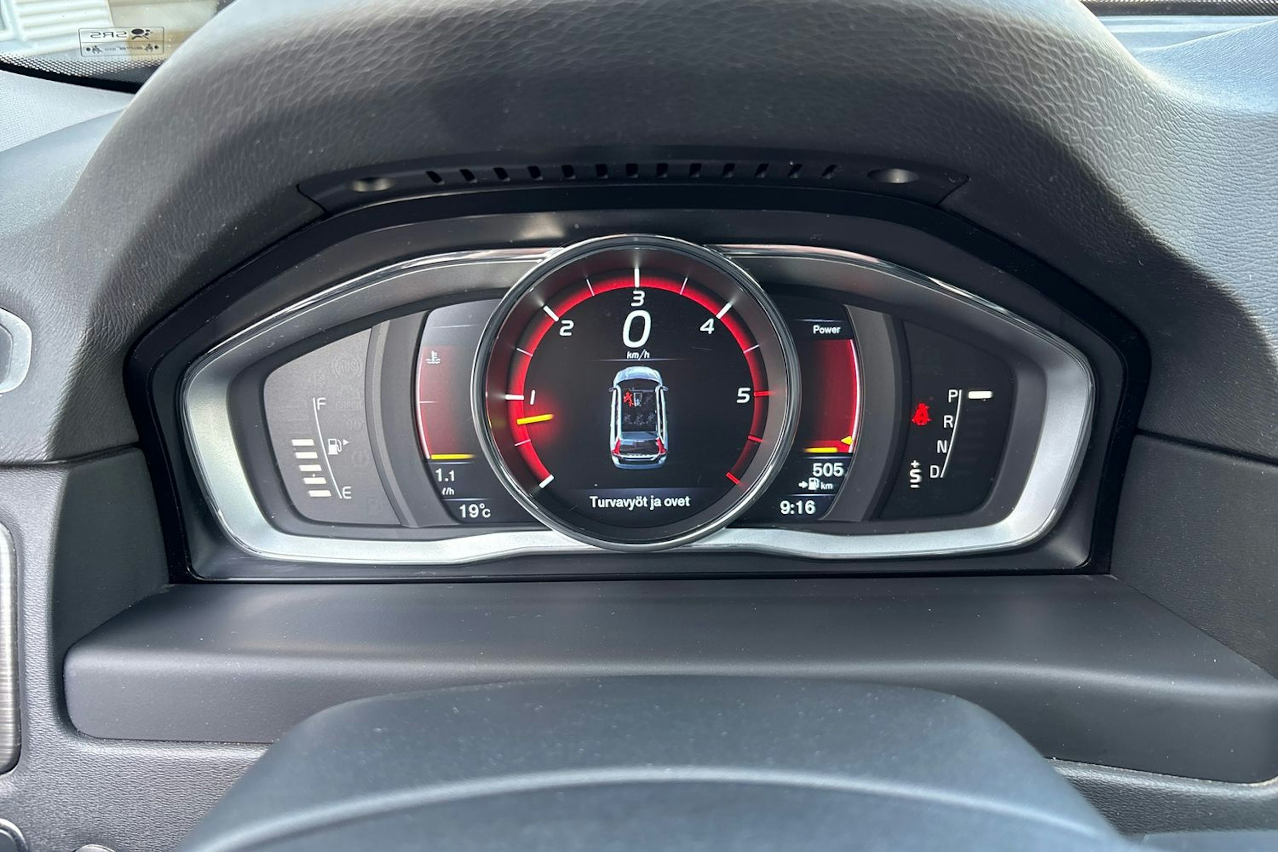 punainen Volvo XC70 2015 kuva 16.