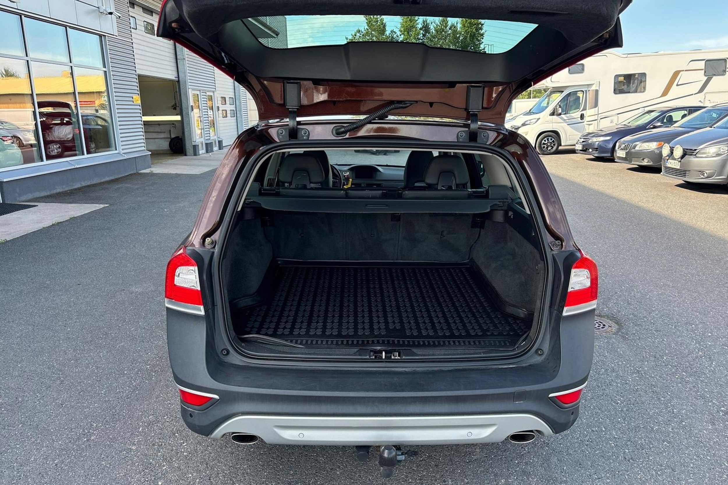 punainen Volvo XC70 2015 kuva 20.