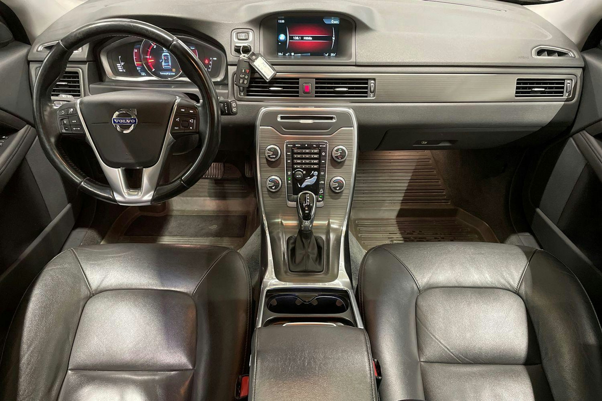 musta Volvo XC70 2015 kuva 9.