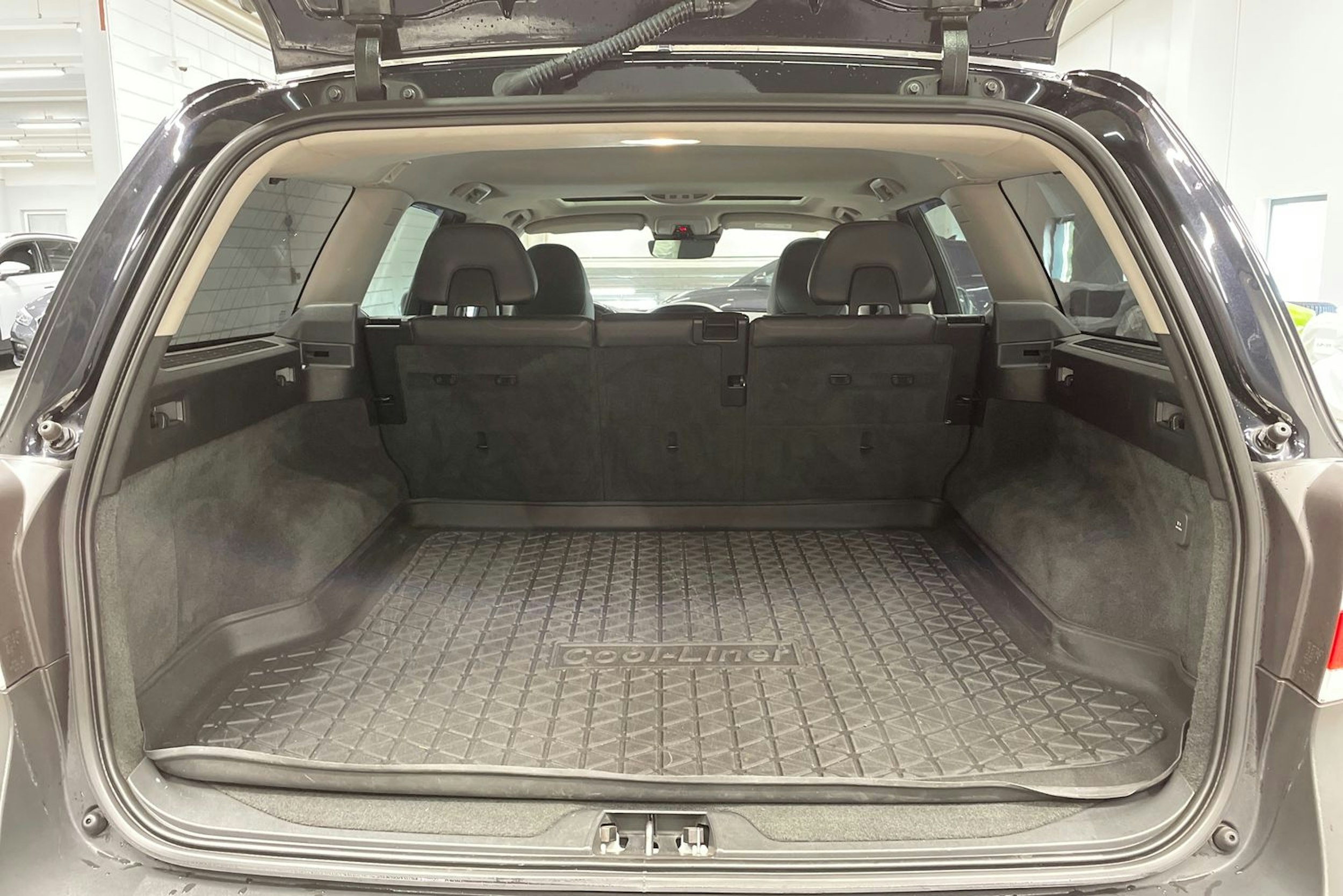 musta Volvo XC70 2015 kuva 14.