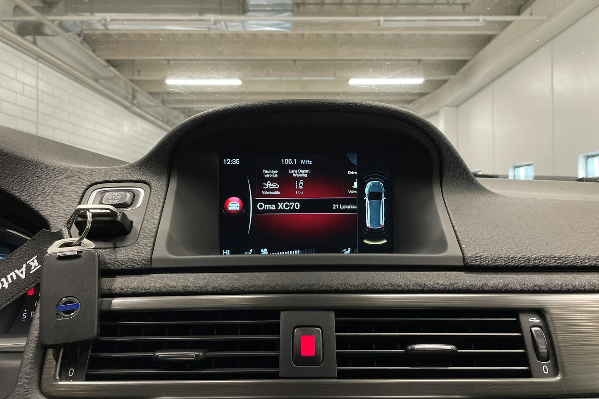 musta Volvo XC70 2015 kuva 17.