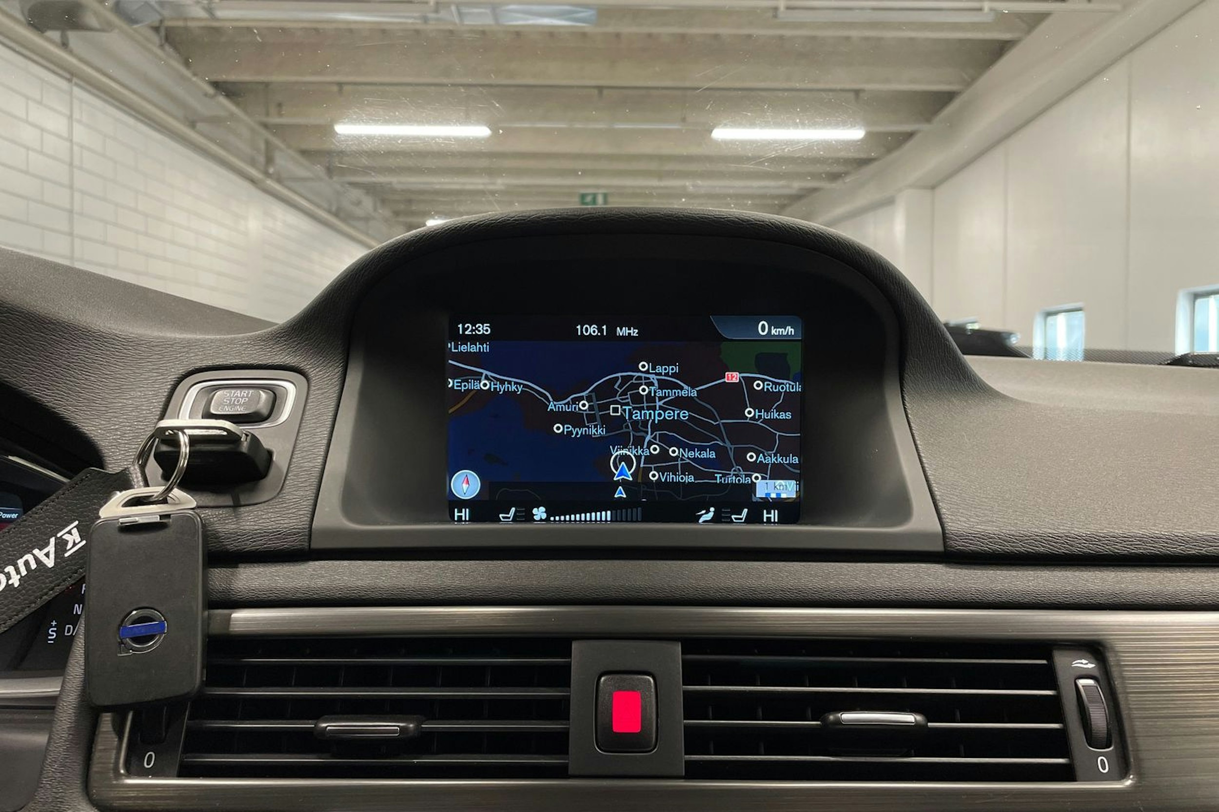 musta Volvo XC70 2015 kuva 18.