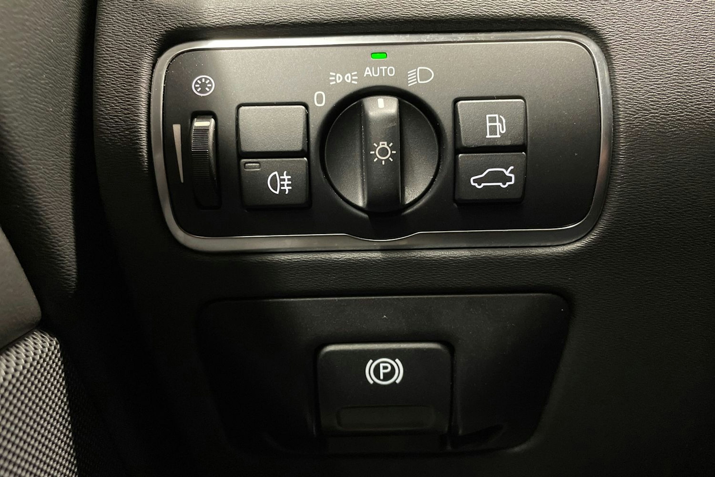 musta Volvo XC70 2015 kuva 21.