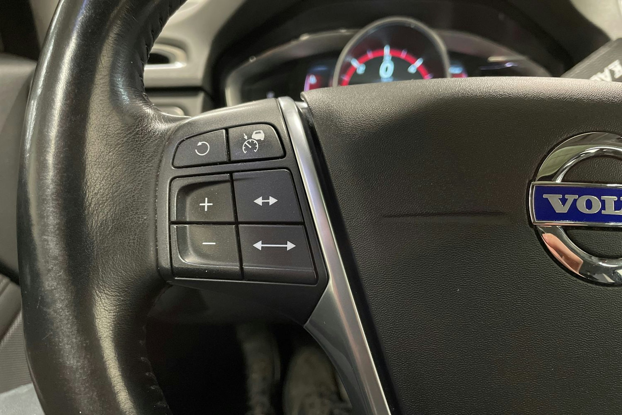 musta Volvo XC70 2015 kuva 22.