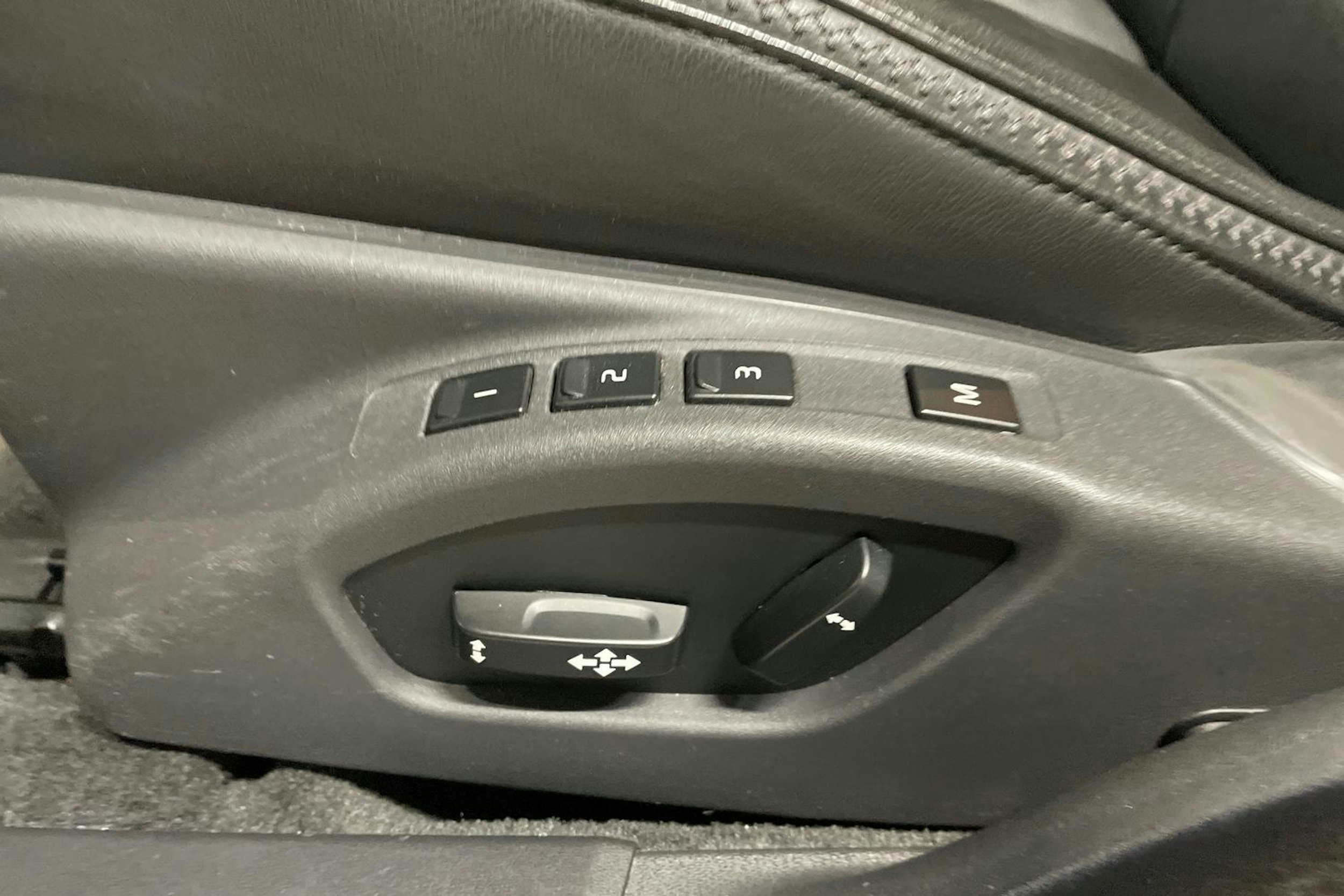 musta Volvo XC70 2015 kuva 24.