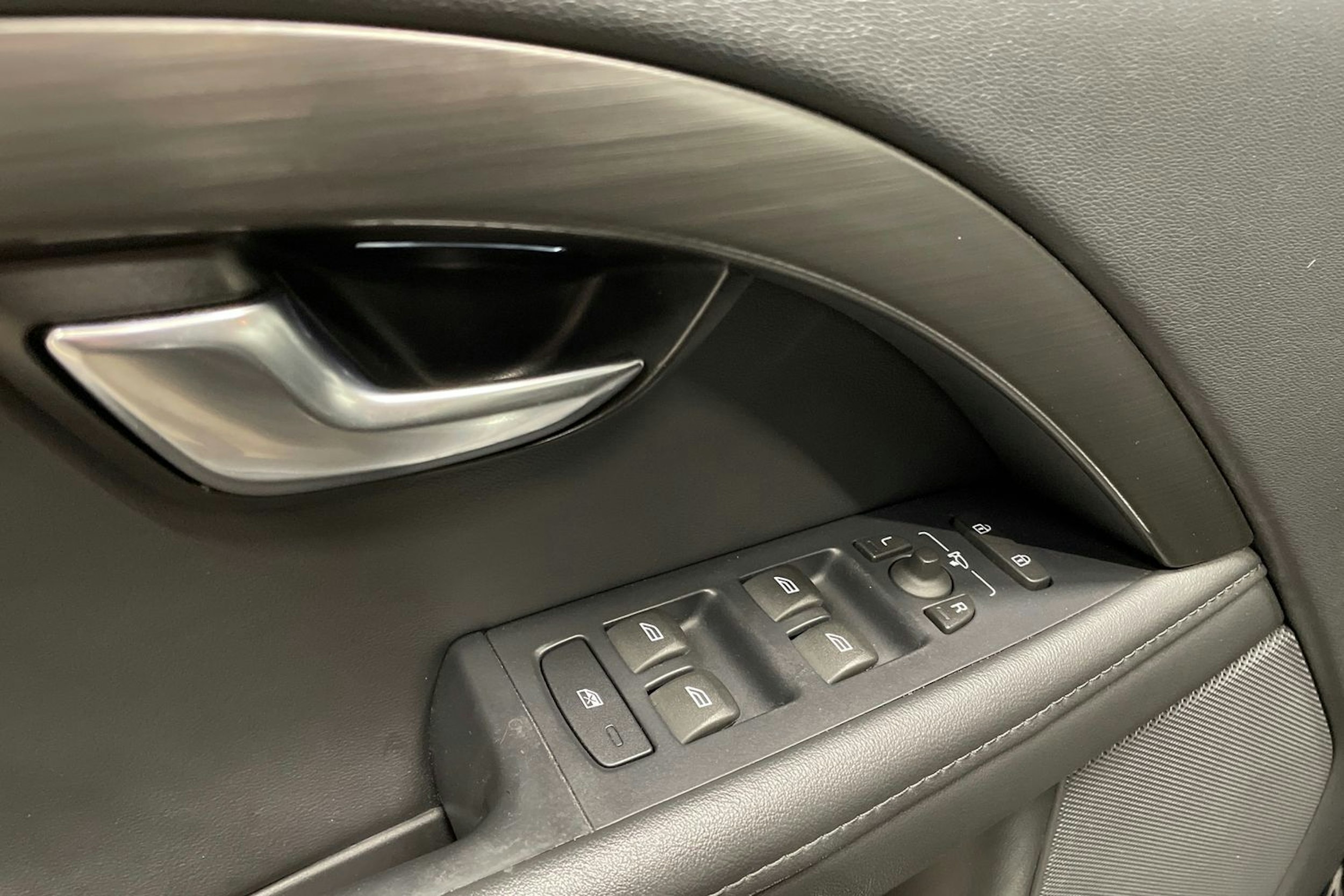 musta Volvo XC70 2015 kuva 25.