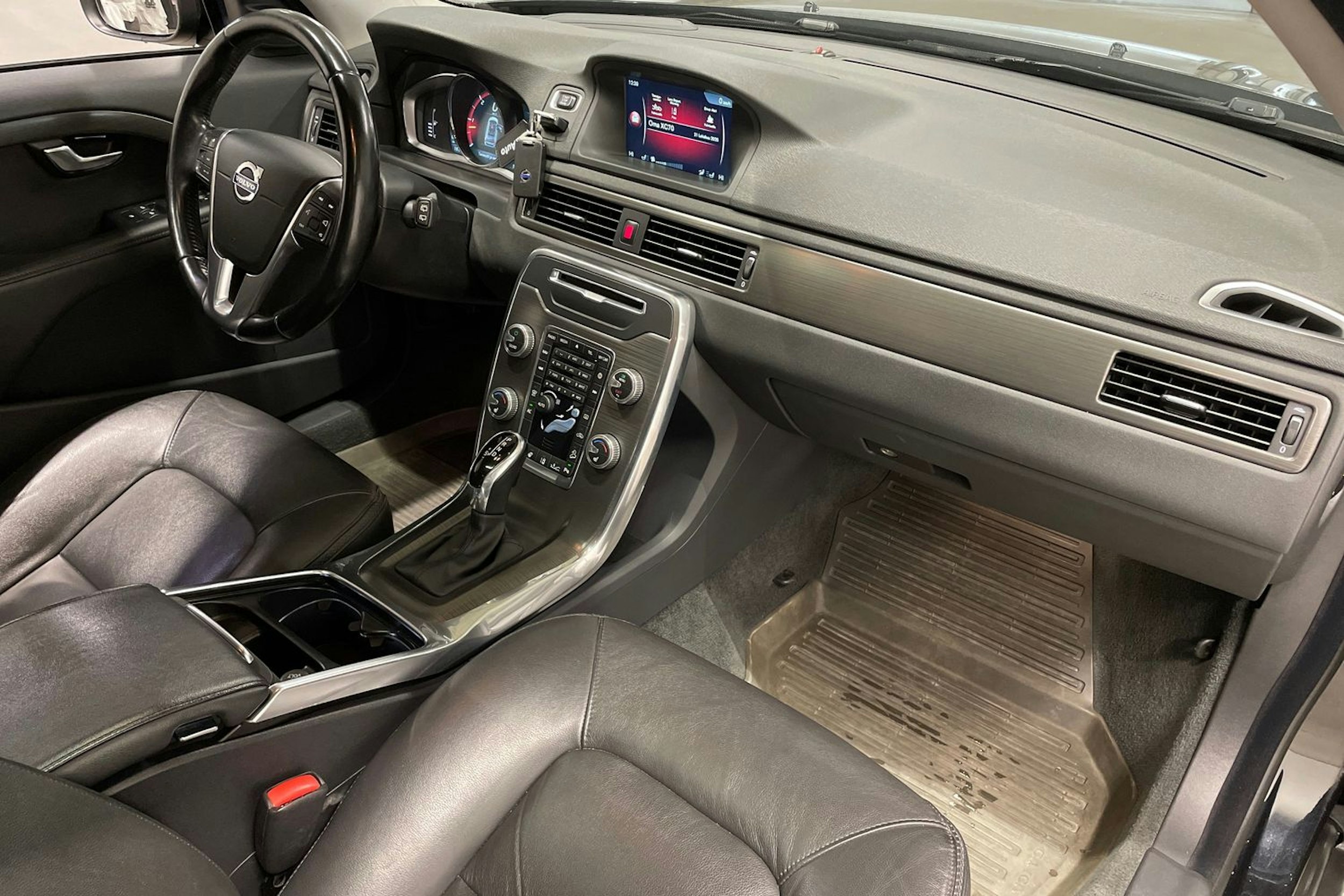 musta Volvo XC70 2015 kuva 28.