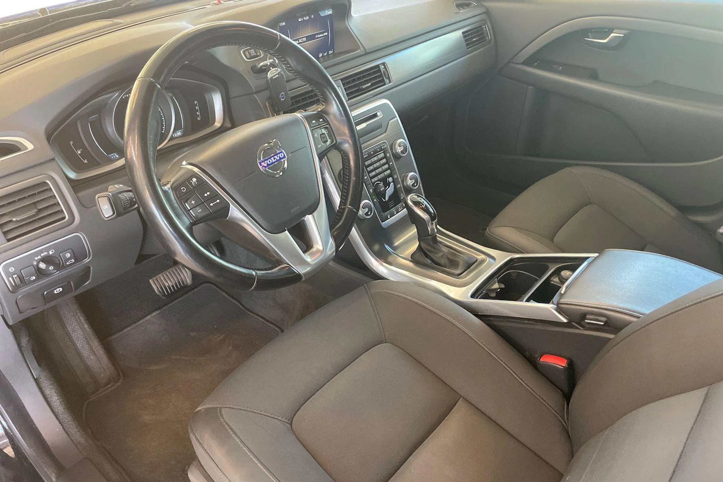 musta Volvo XC70 2015 kuva 8.