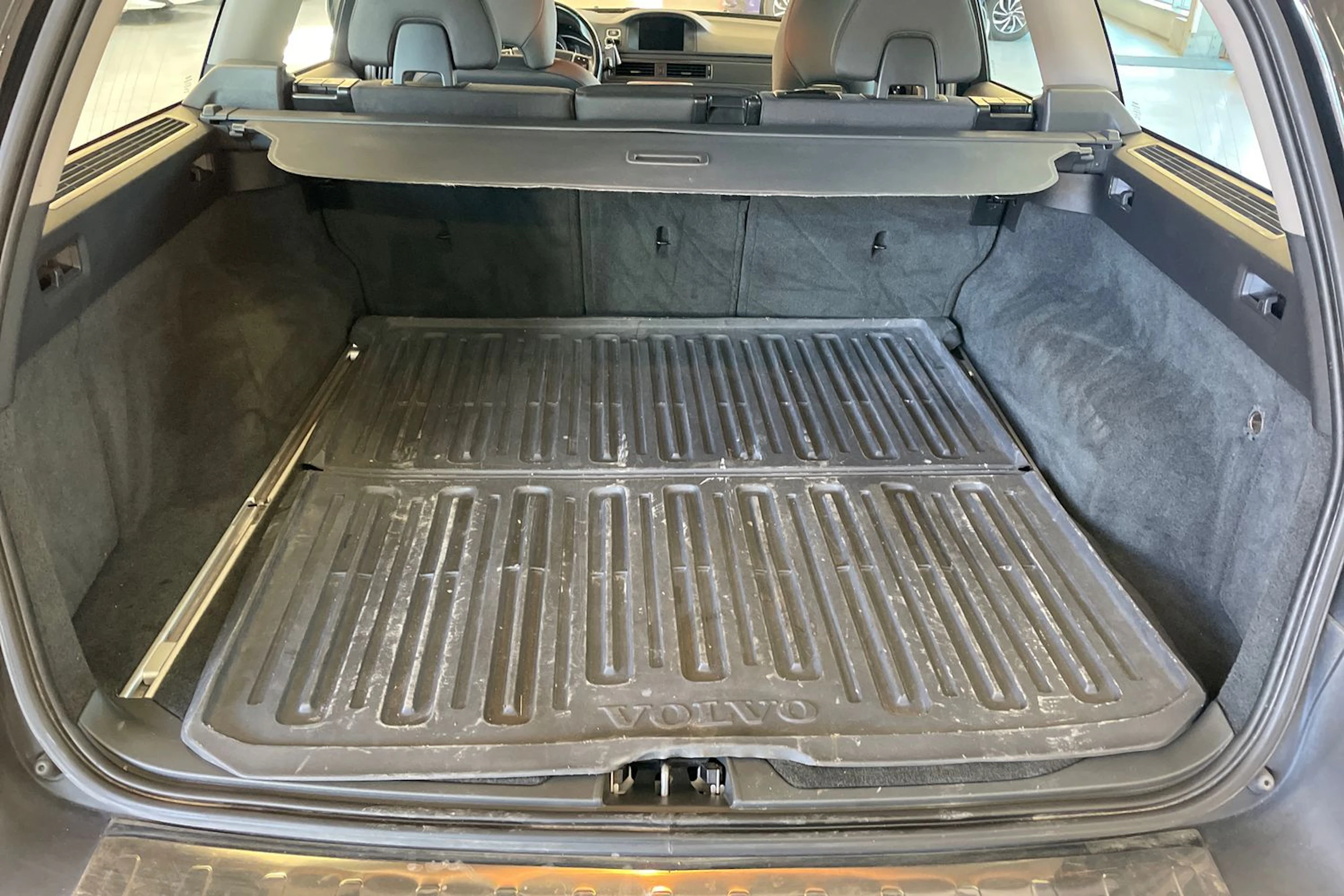 musta Volvo XC70 2015 kuva 23.