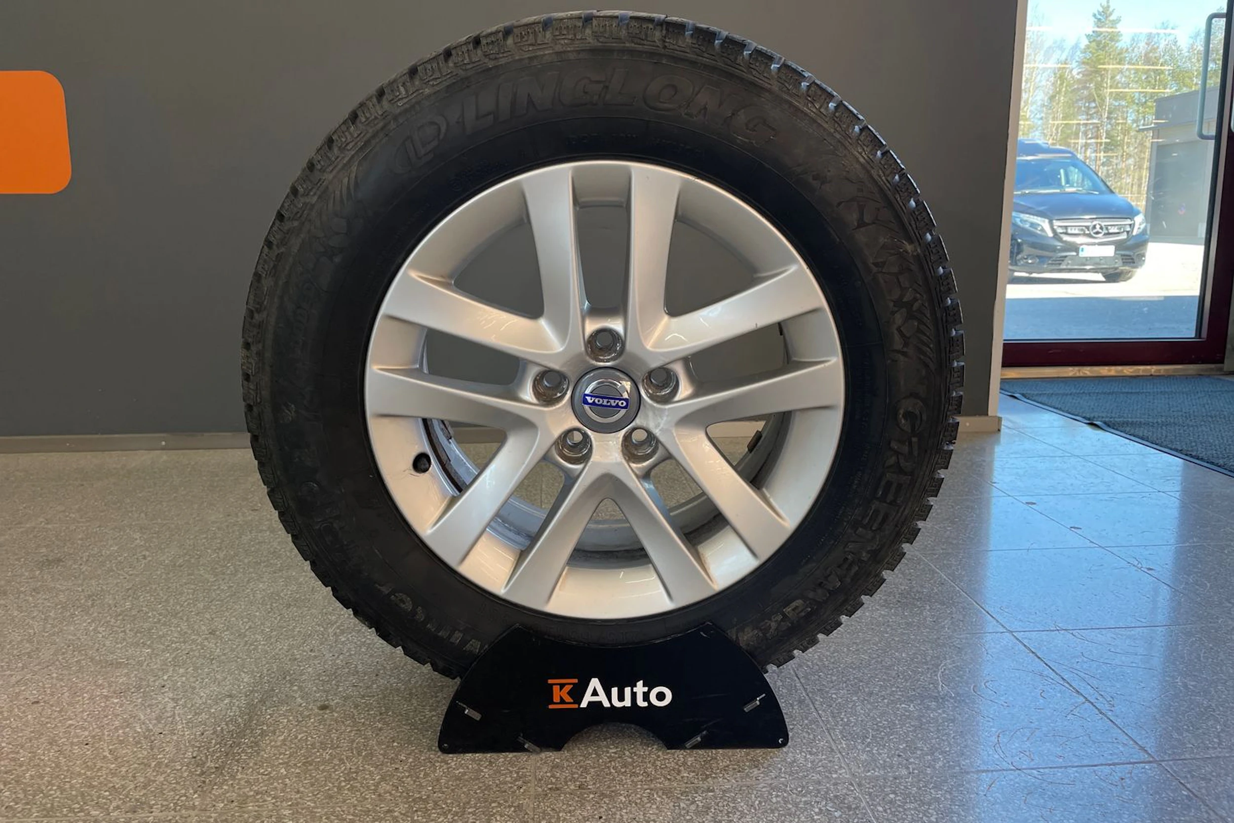 musta Volvo XC70 2015 kuva 25.