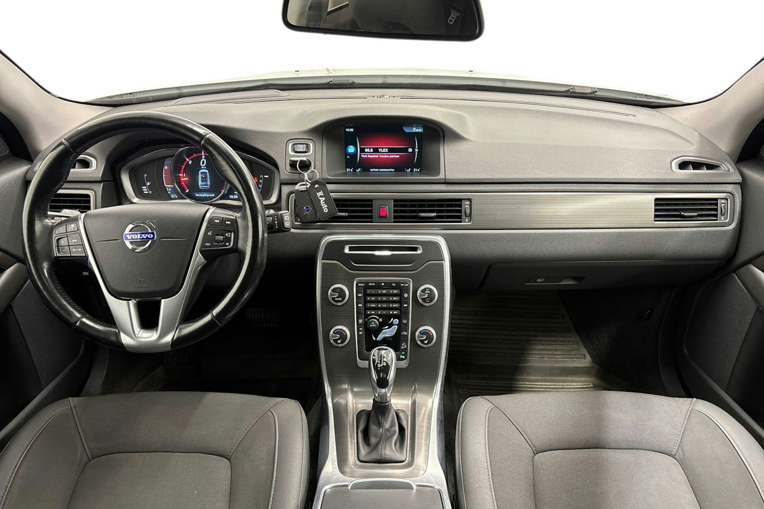 Valkoinen Volvo XC70 2016 kuva 9.