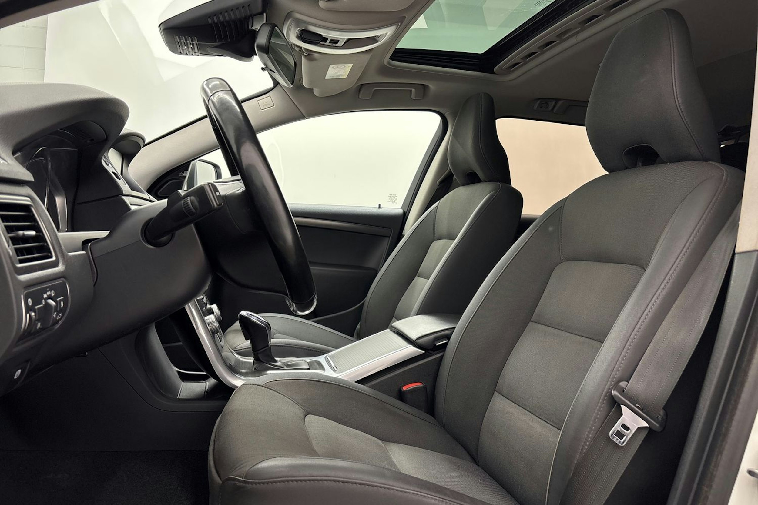 Valkoinen Volvo XC70 2016 kuva 14.