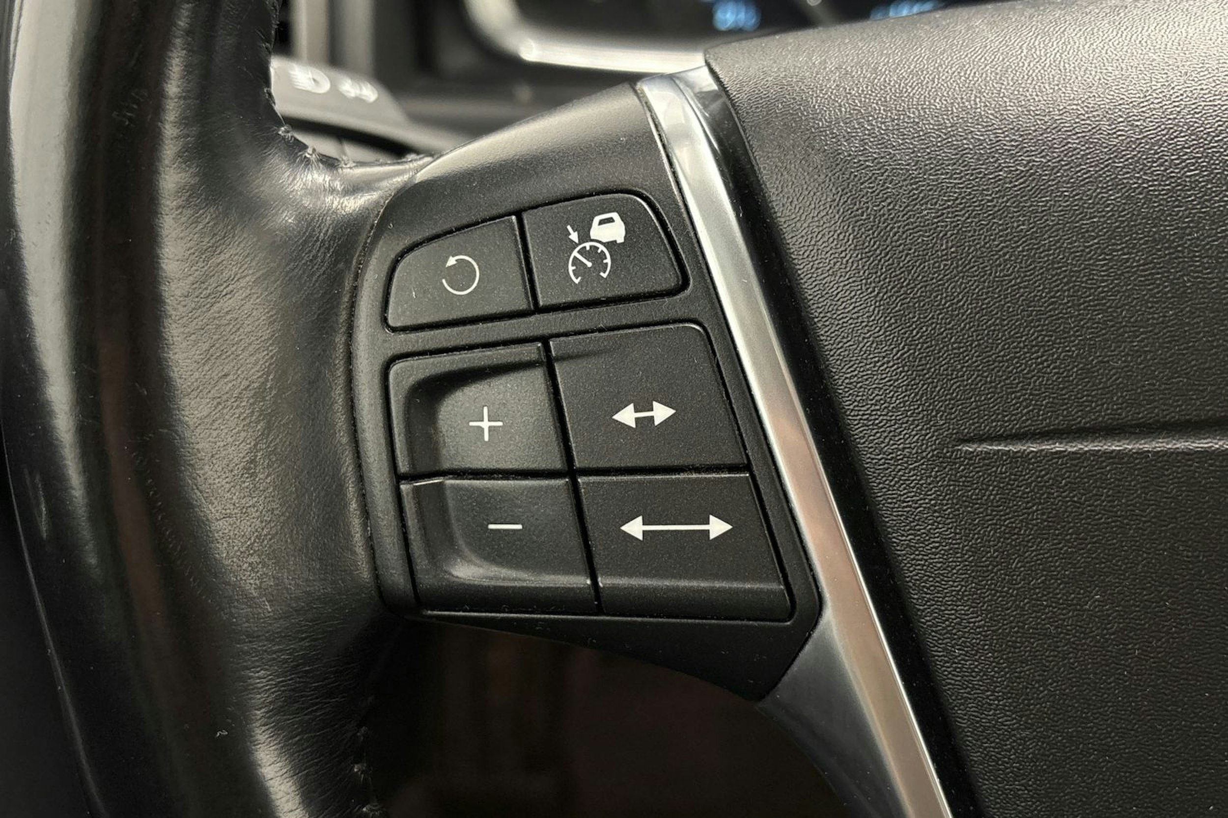 Valkoinen Volvo XC70 2016 kuva 17.