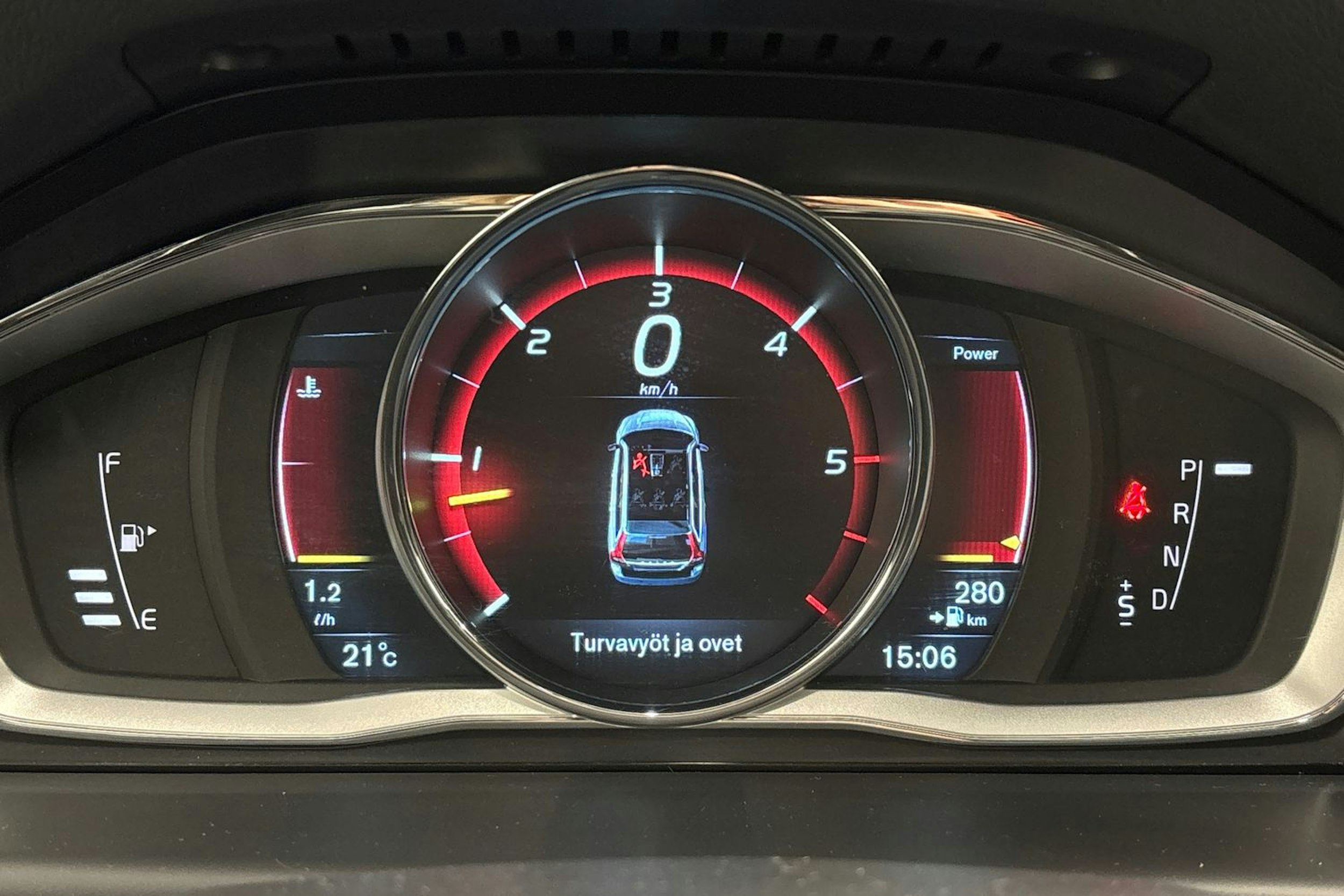 Valkoinen Volvo XC70 2016 kuva 19.