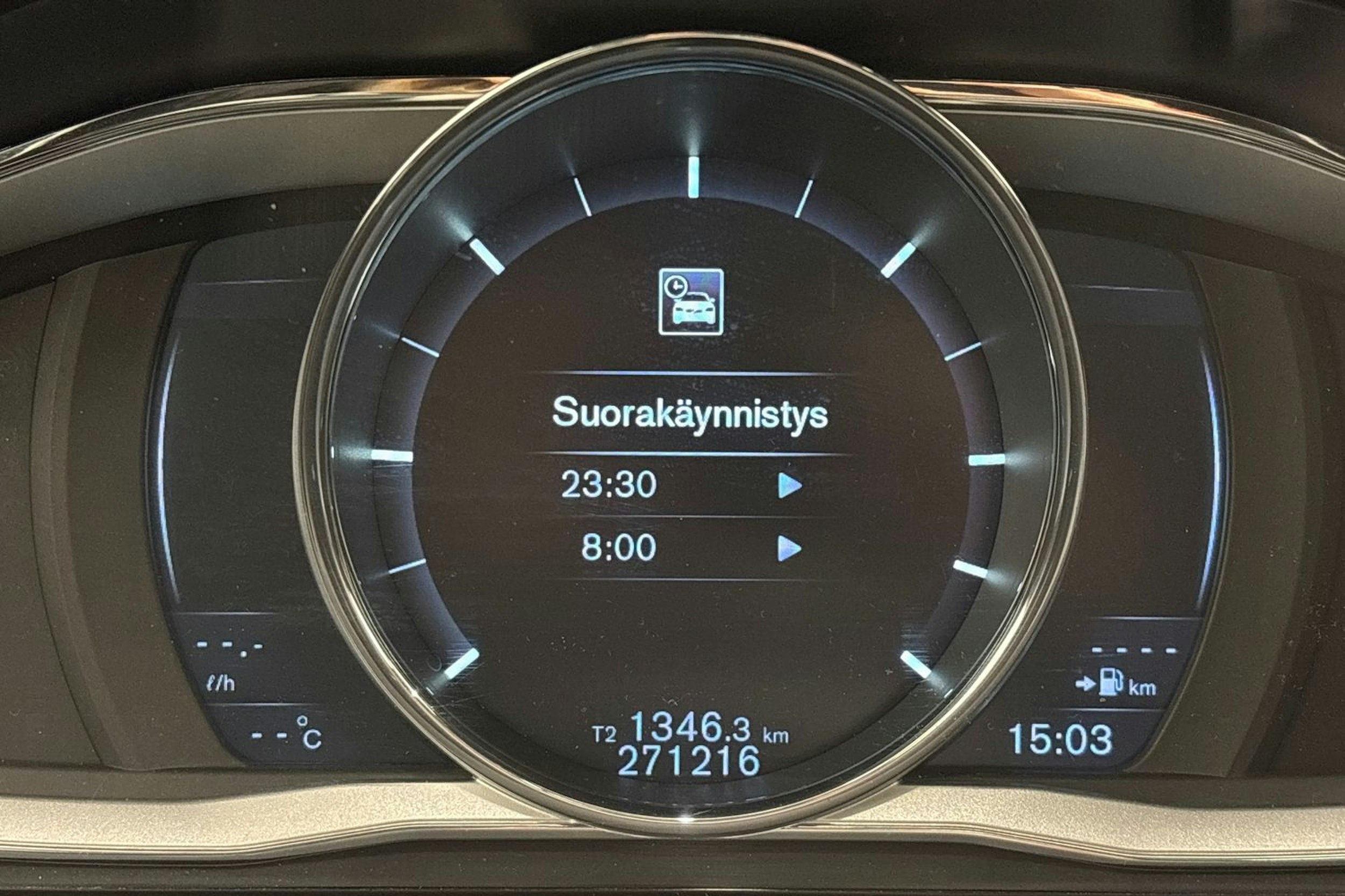 Valkoinen Volvo XC70 2016 kuva 22.