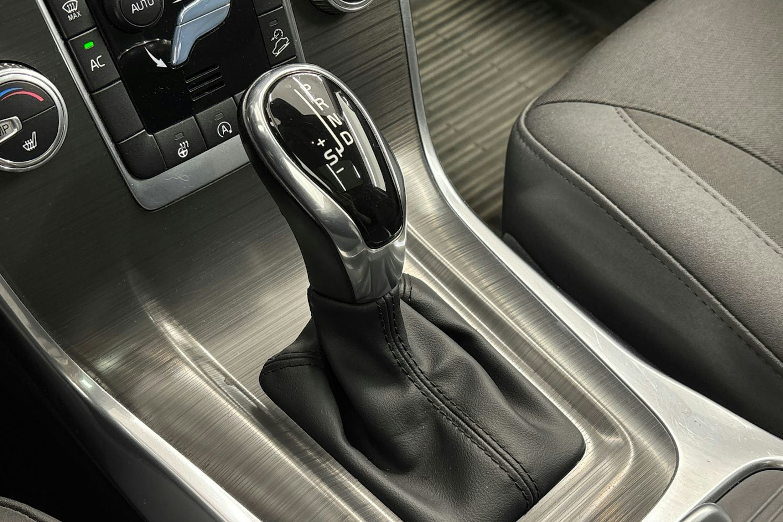 Valkoinen Volvo XC70 2016 kuva 23.