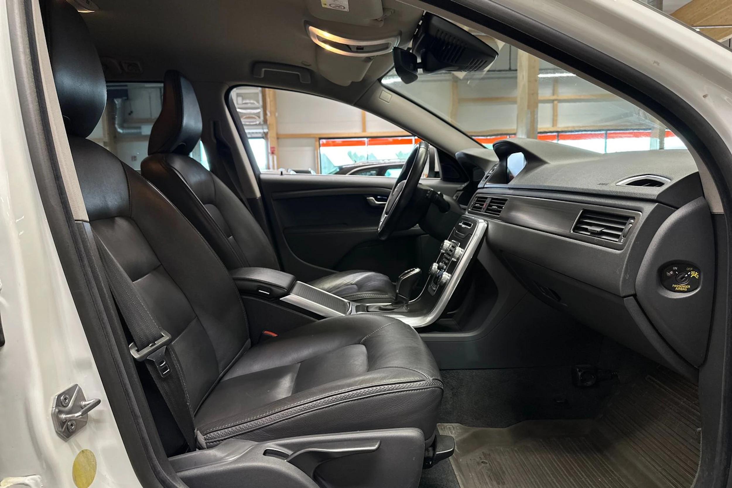 valkoinen Volvo XC70 2016 kuva 11.