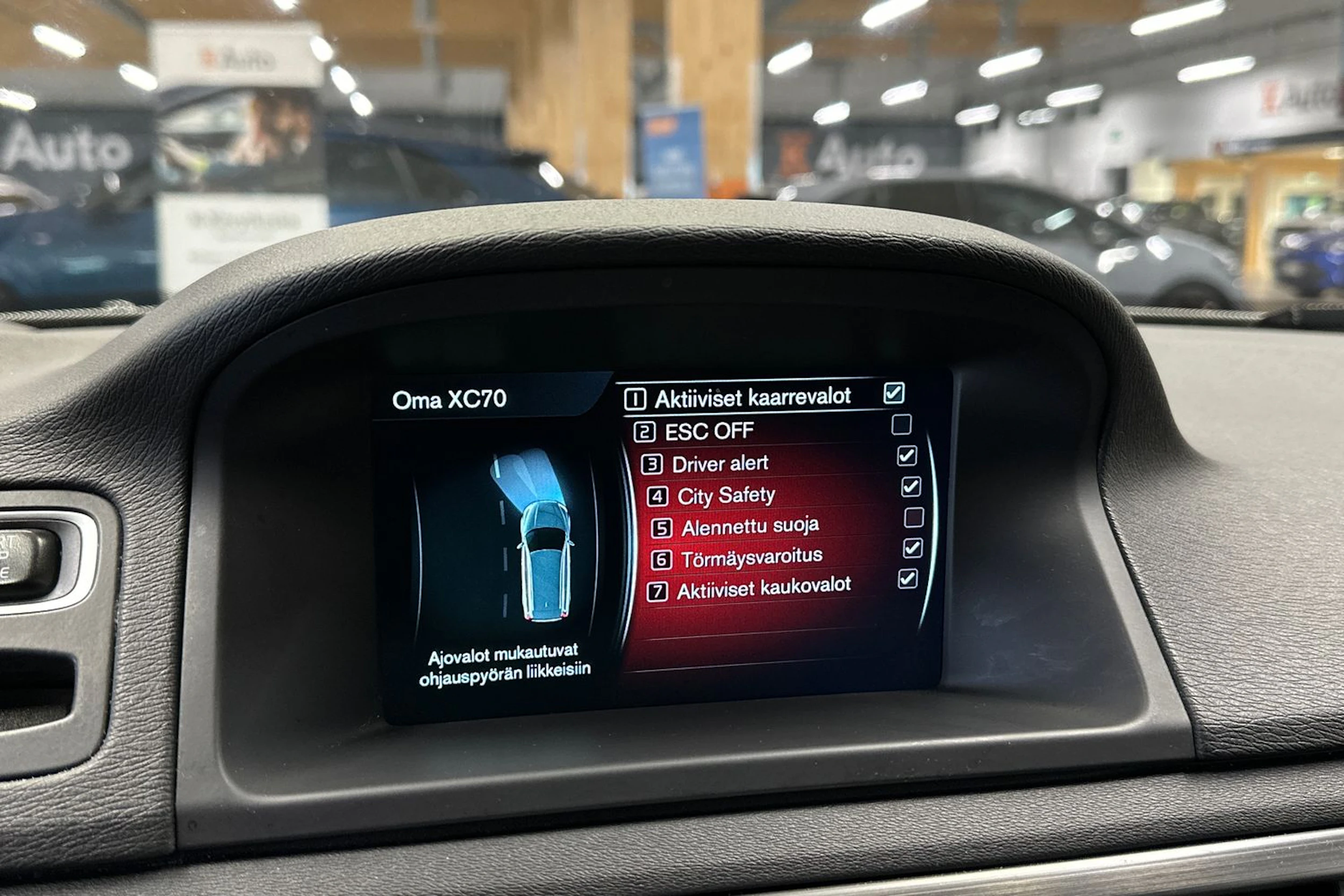 valkoinen Volvo XC70 2016 kuva 14.