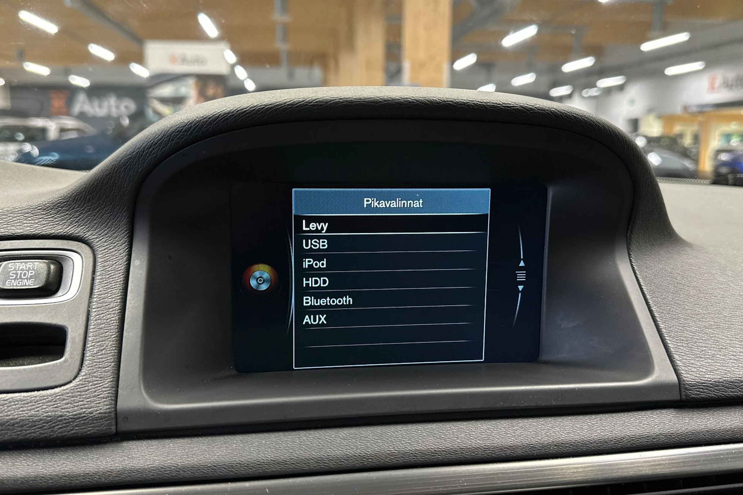 valkoinen Volvo XC70 2016 kuva 16.