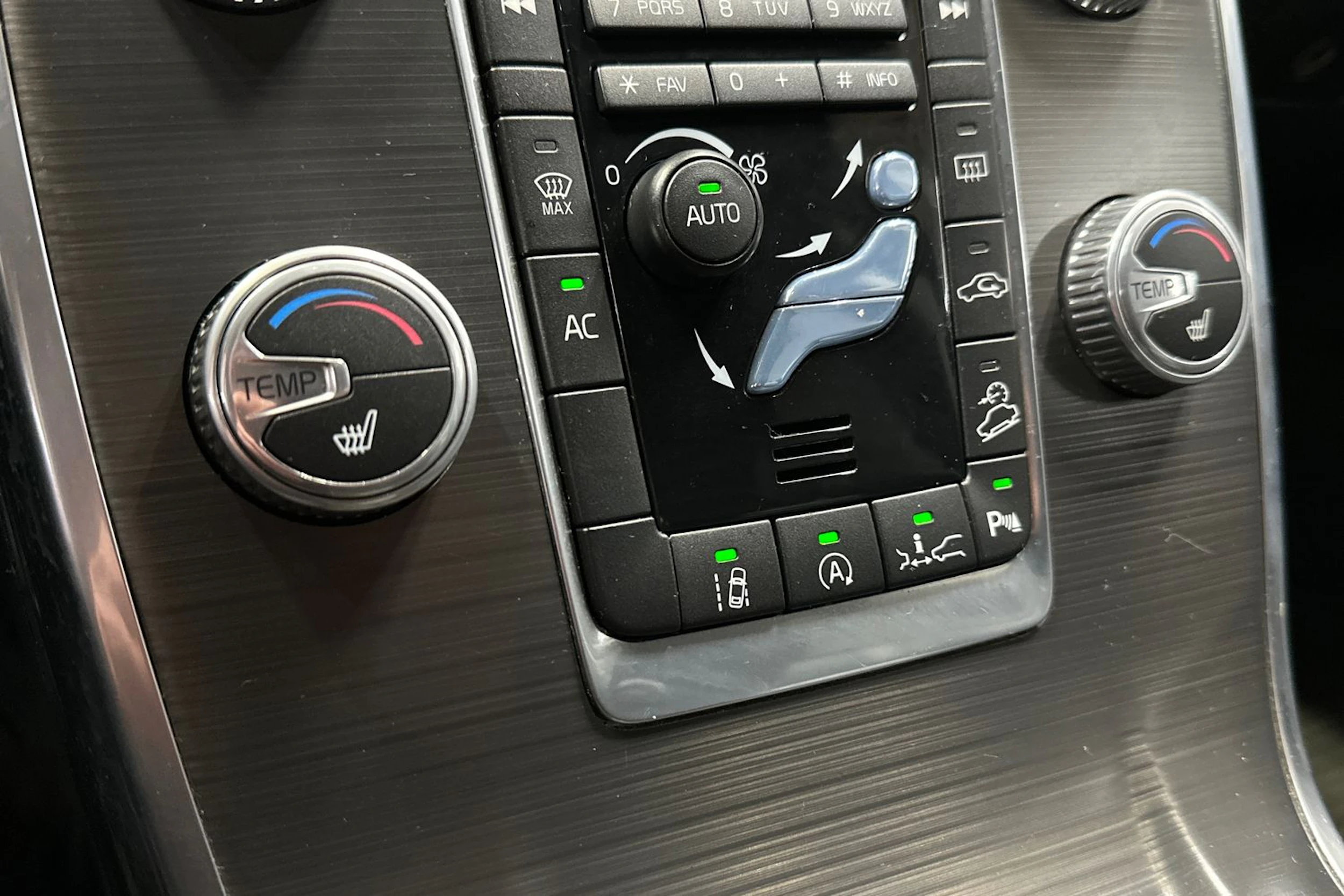 valkoinen Volvo XC70 2016 kuva 19.