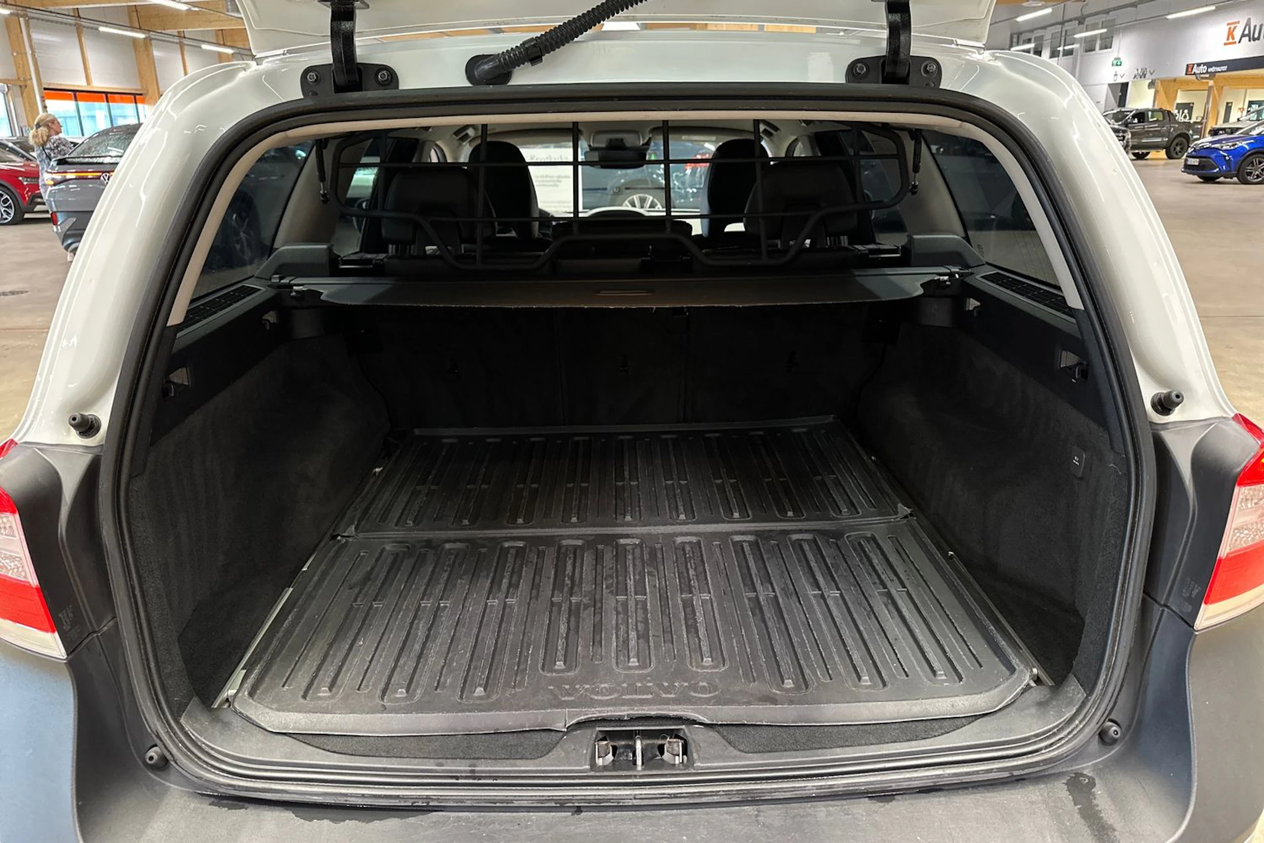 valkoinen Volvo XC70 2016 kuva 27.