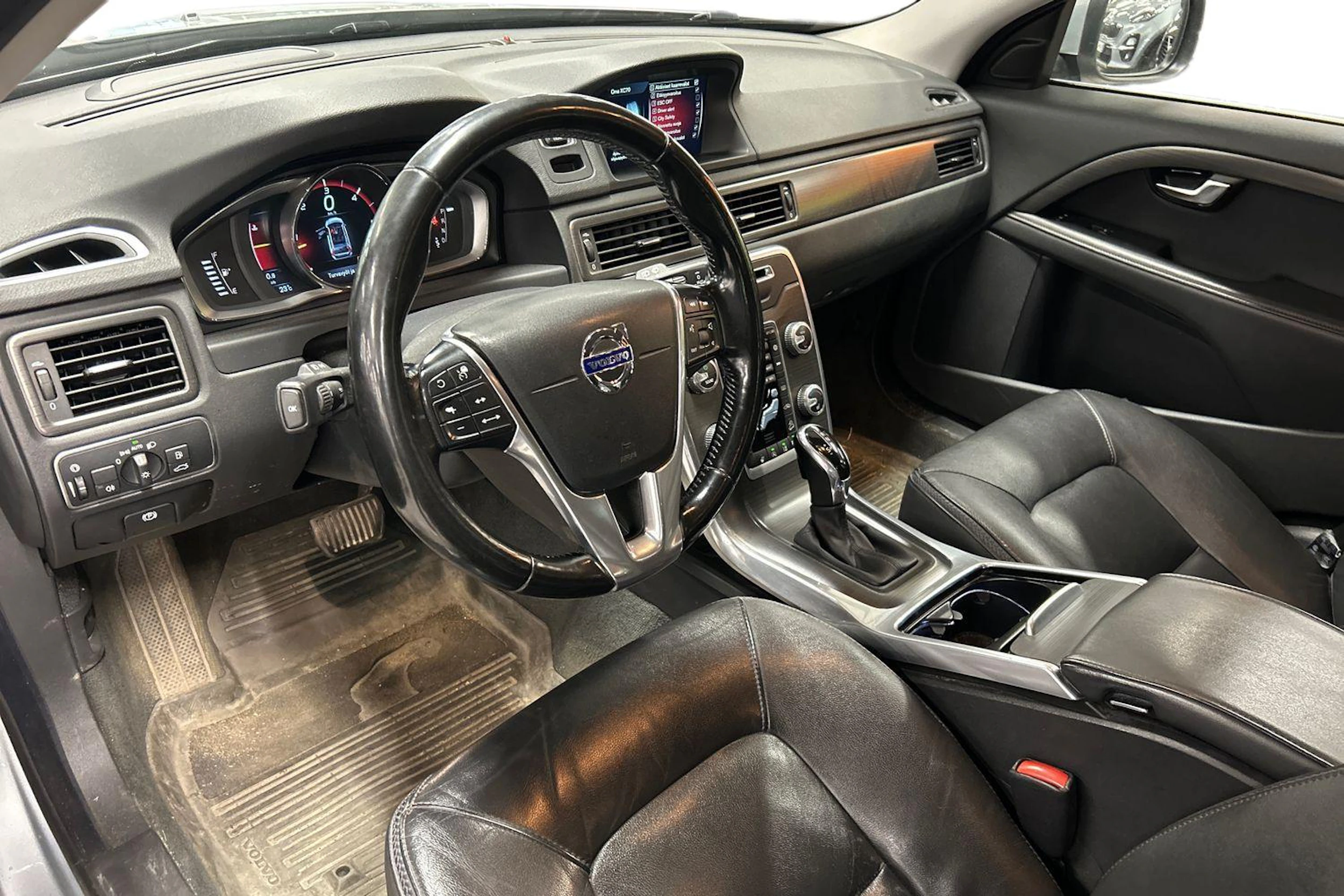harmaa Volvo XC70 2016 kuva 3.