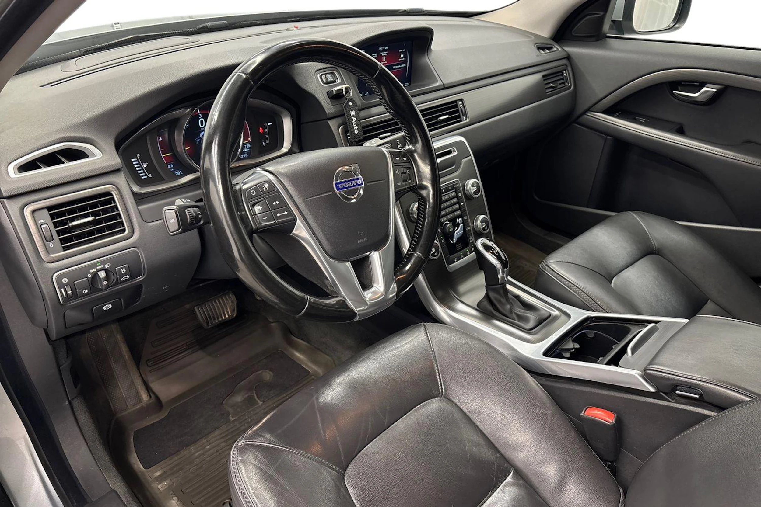 harmaa Volvo XC70 2016 kuva 6.