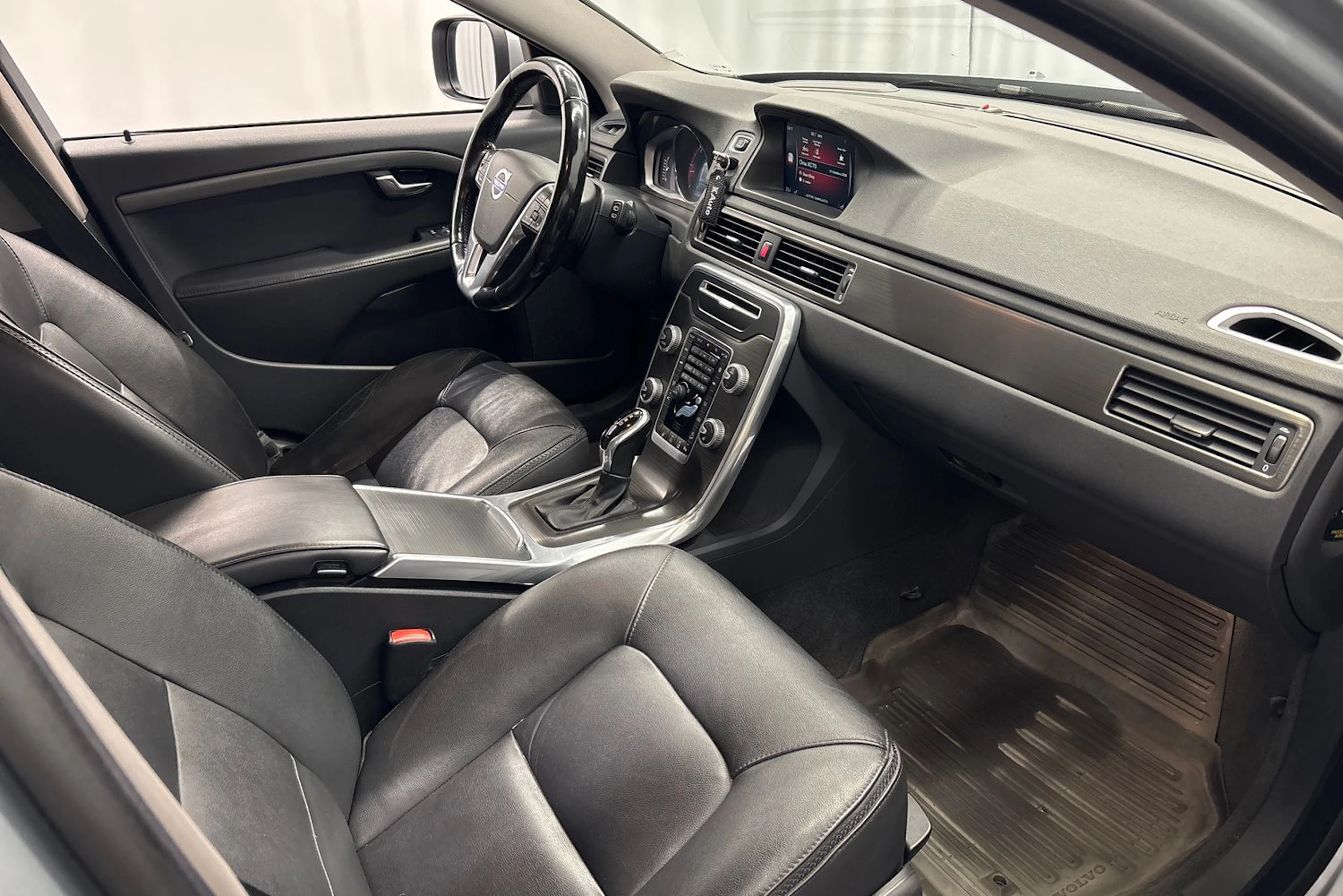 harmaa Volvo XC70 2016 kuva 11.