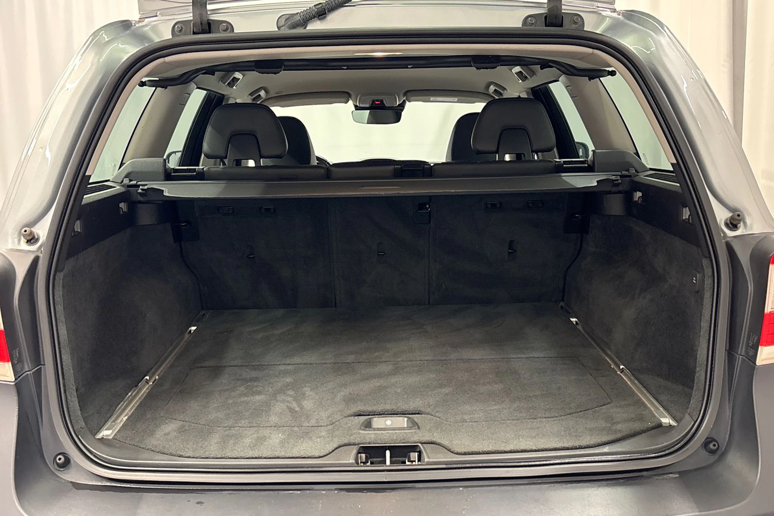 harmaa Volvo XC70 2016 kuva 13.