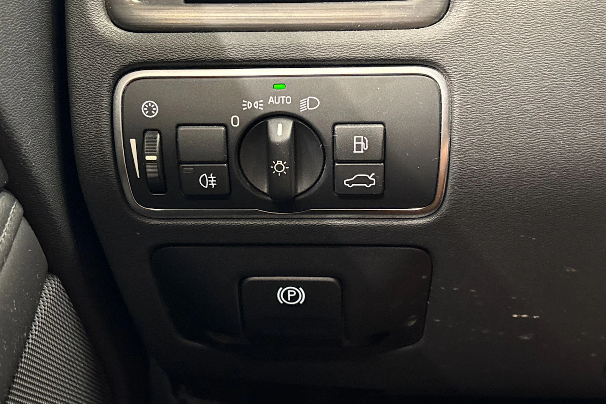 harmaa Volvo XC70 2016 kuva 18.
