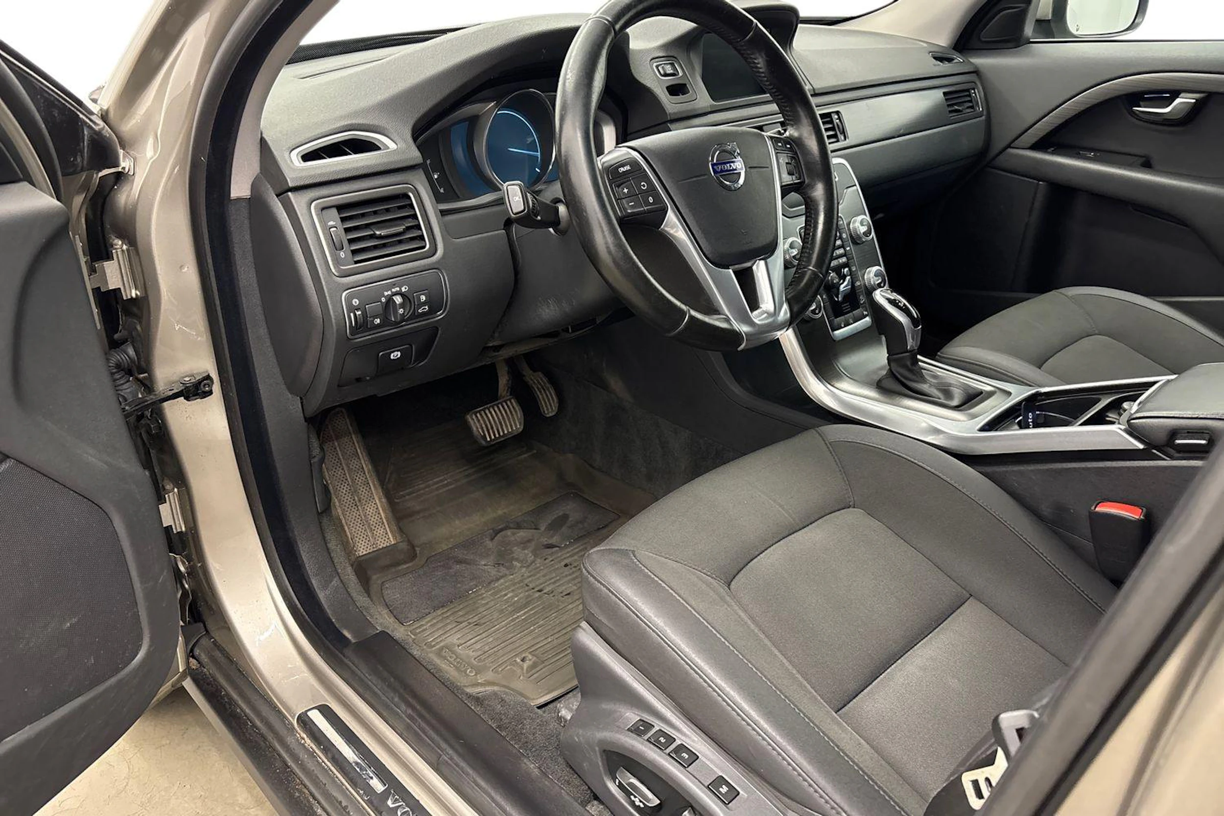 ruskea (beige) Volvo XC70 2016 kuva 8.