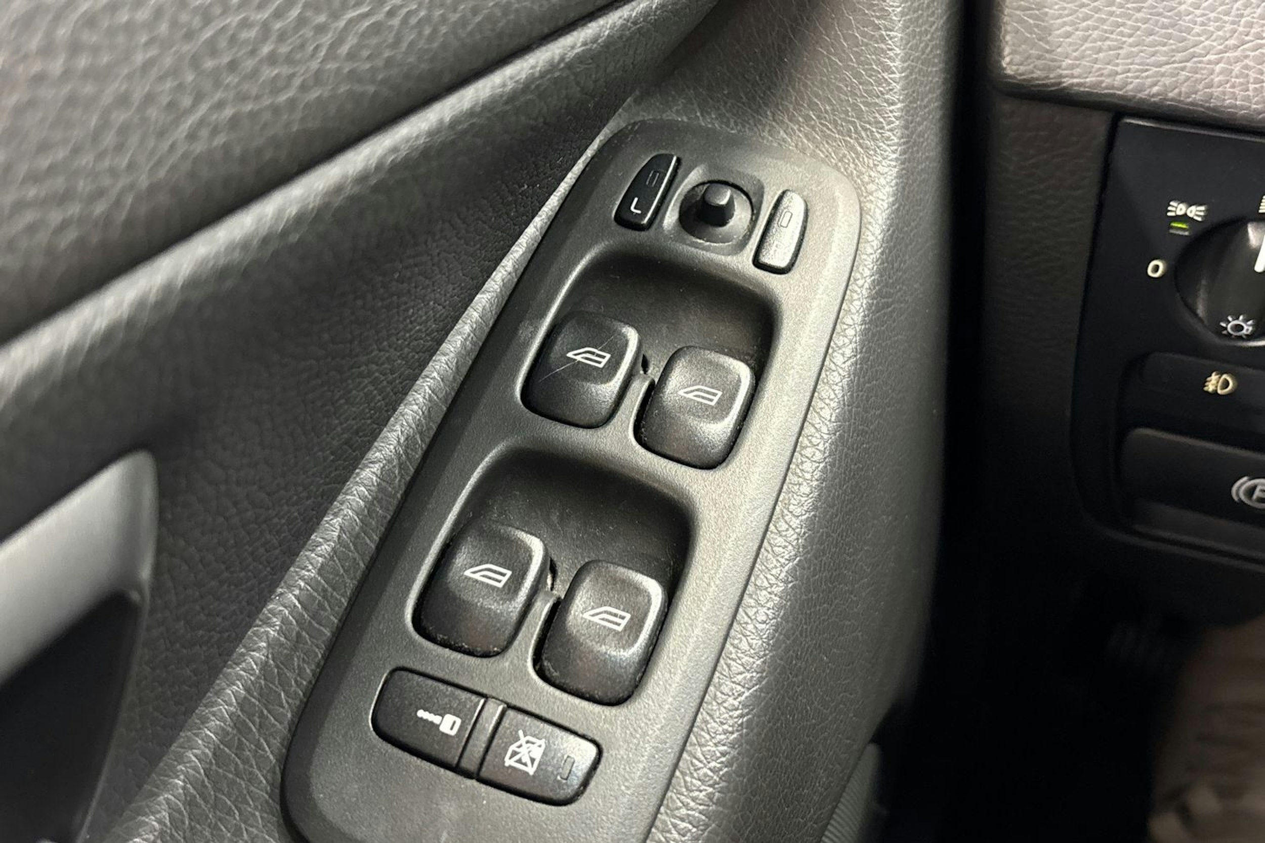 punainen Volvo XC90 2007 kuva 16.