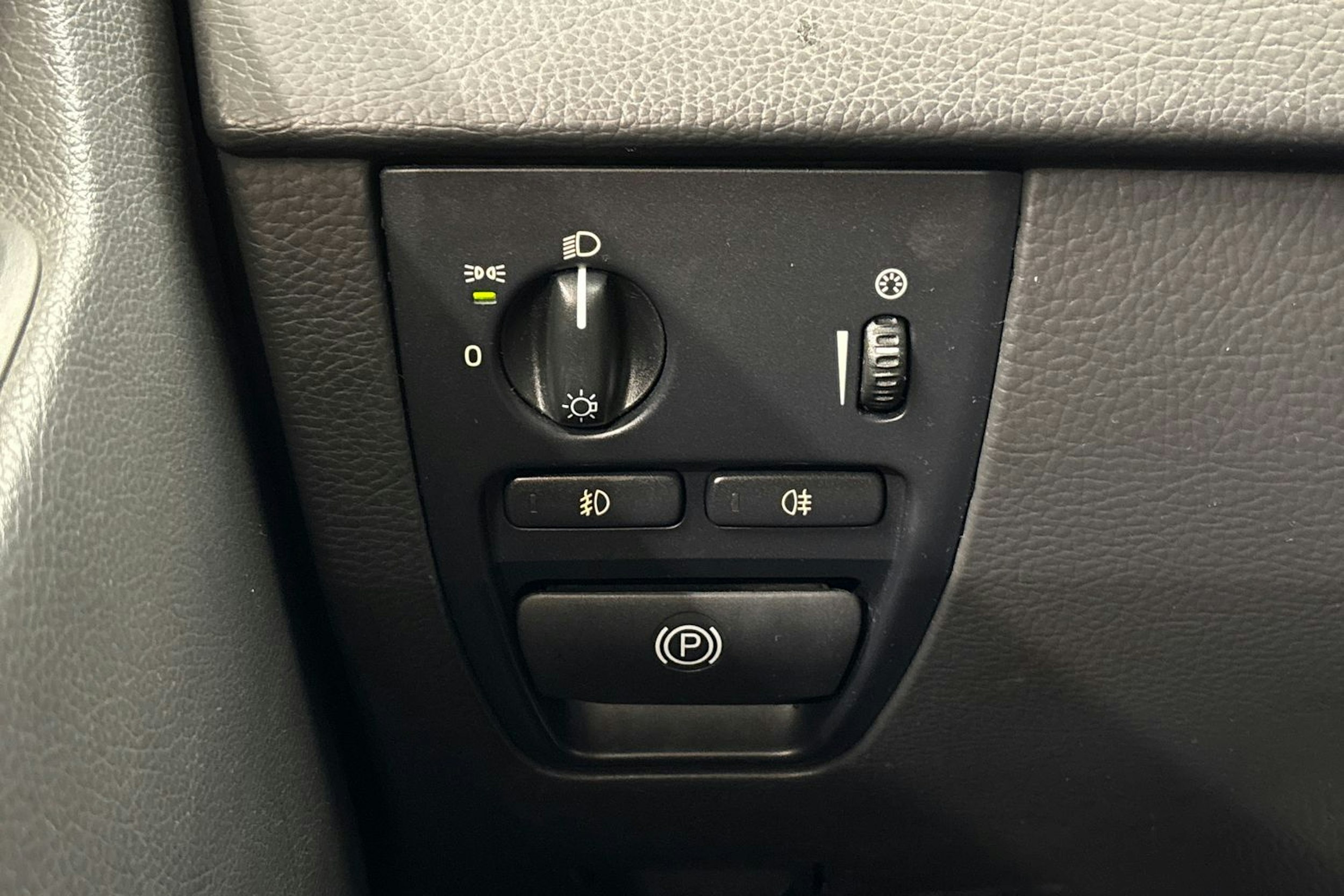 punainen Volvo XC90 2007 kuva 17.