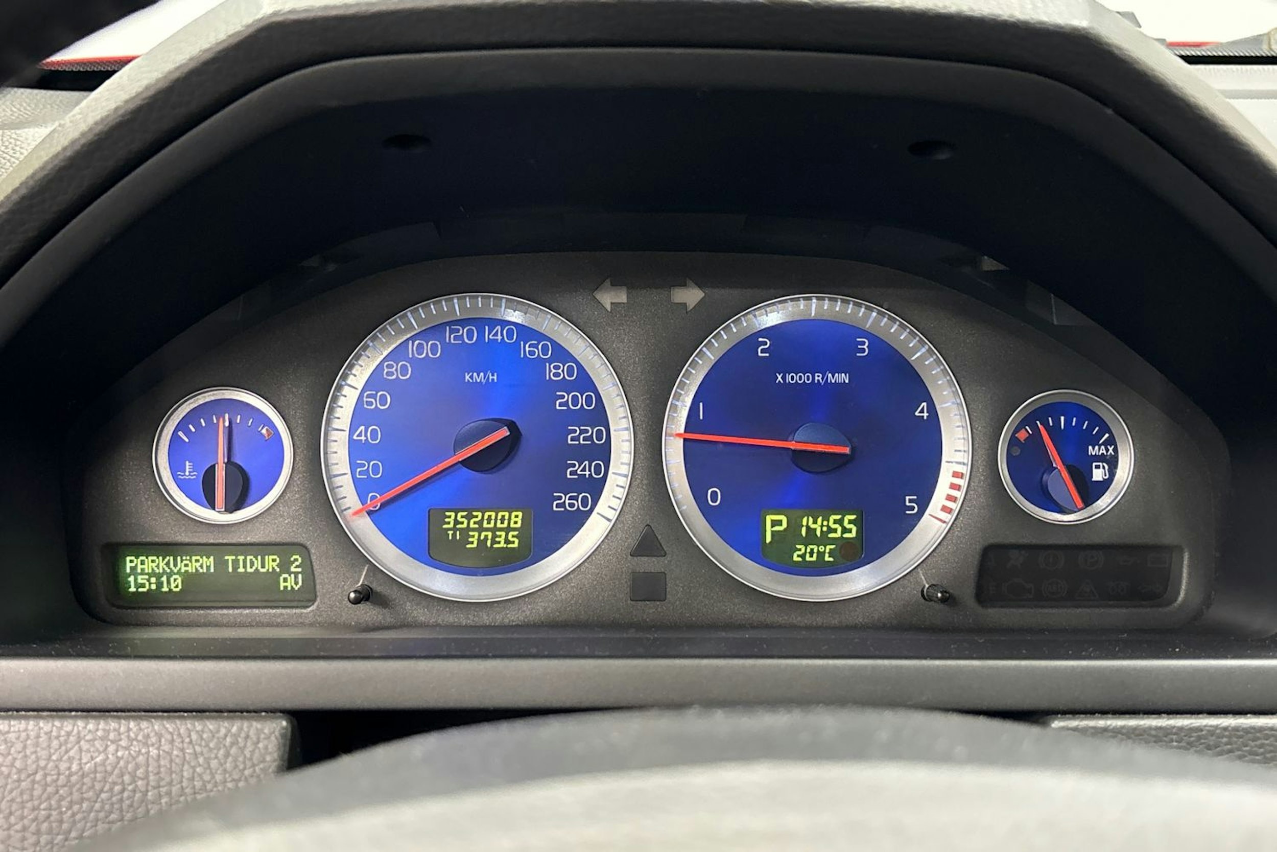 punainen Volvo XC90 2007 kuva 18.