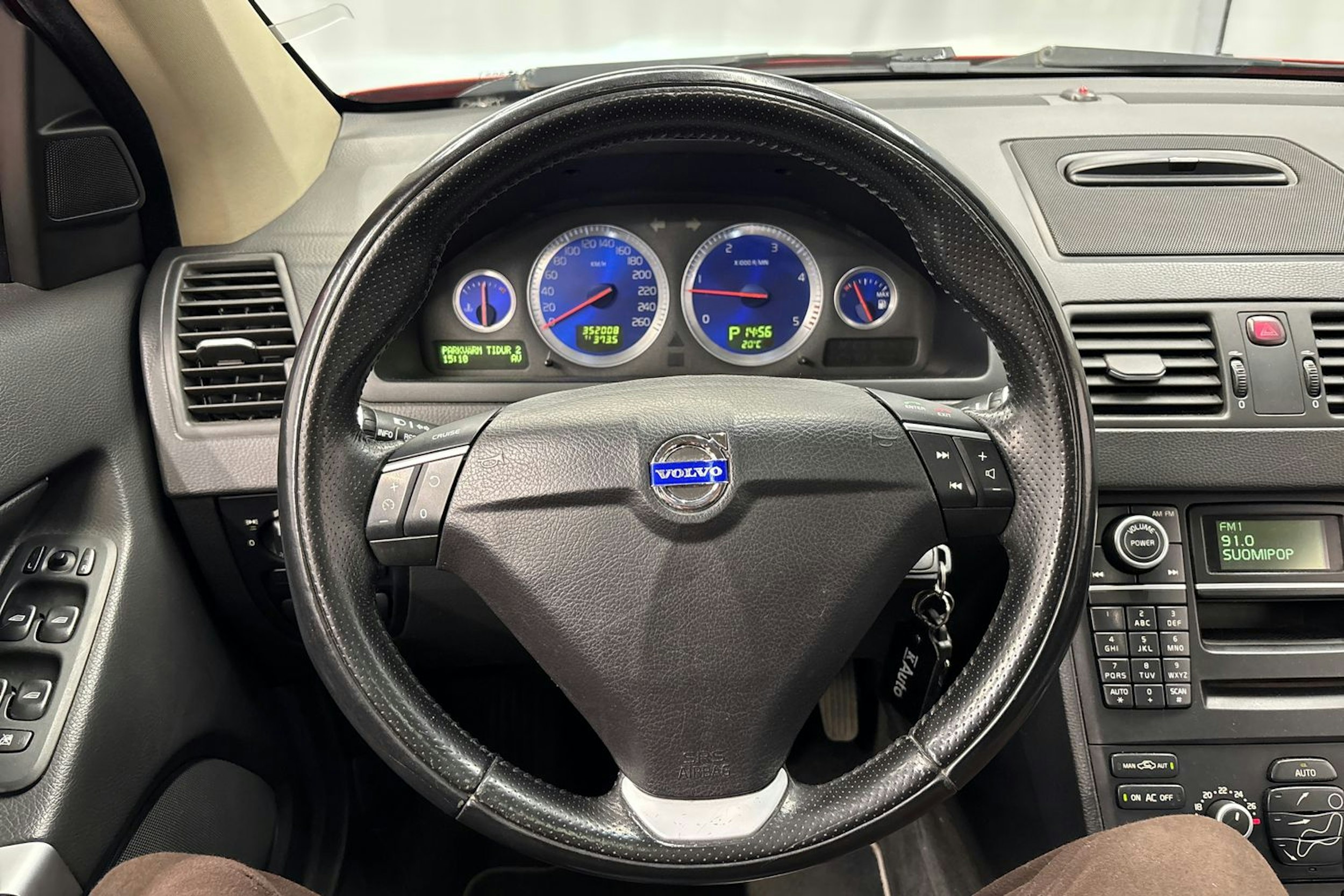 punainen Volvo XC90 2007 kuva 21.