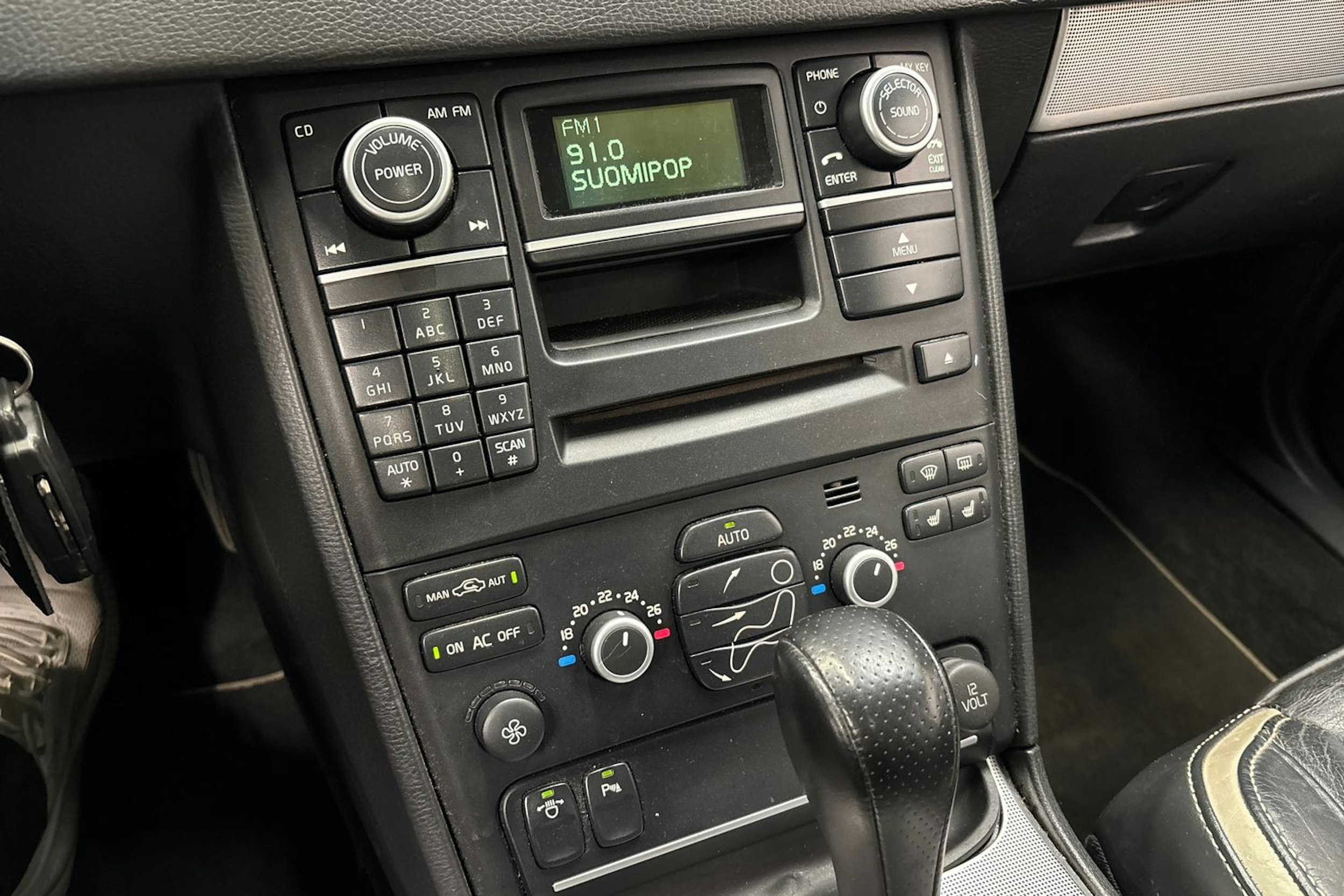 punainen Volvo XC90 2007 kuva 23.