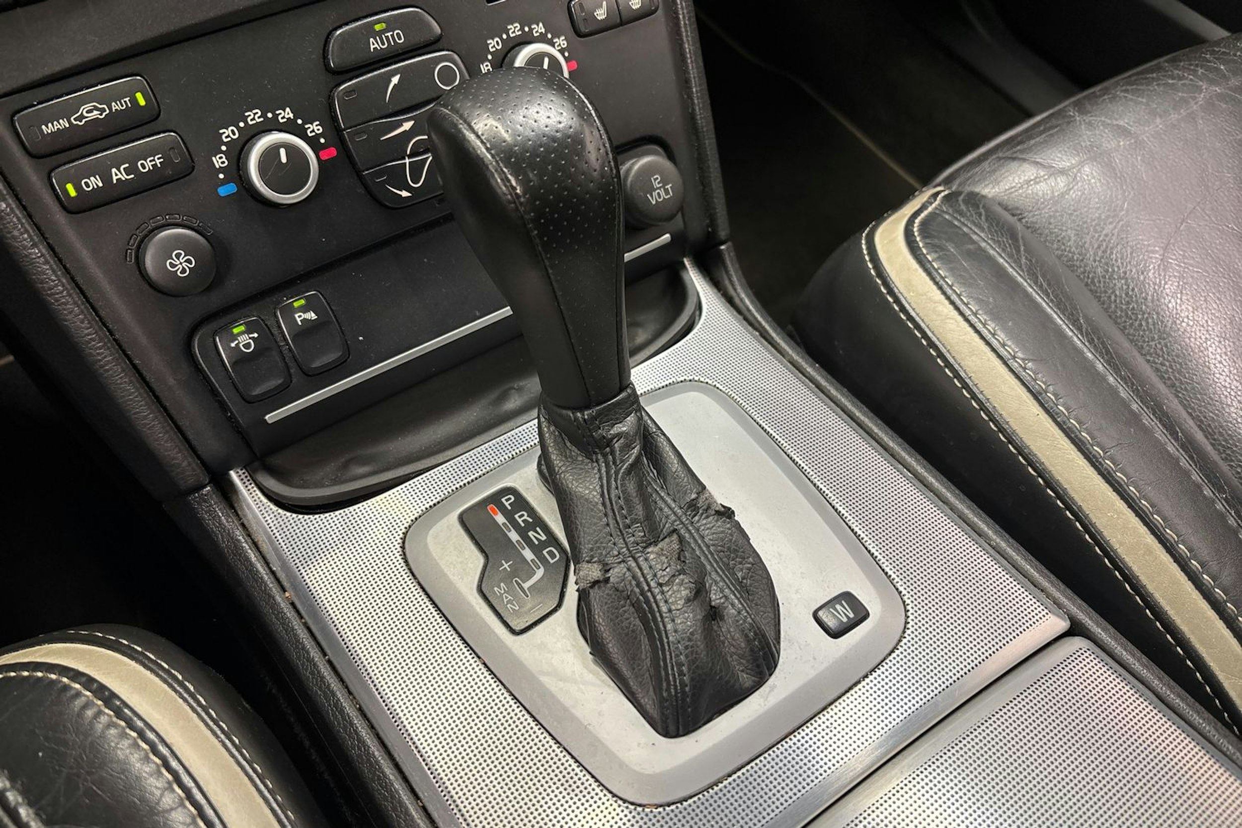 punainen Volvo XC90 2007 kuva 24.