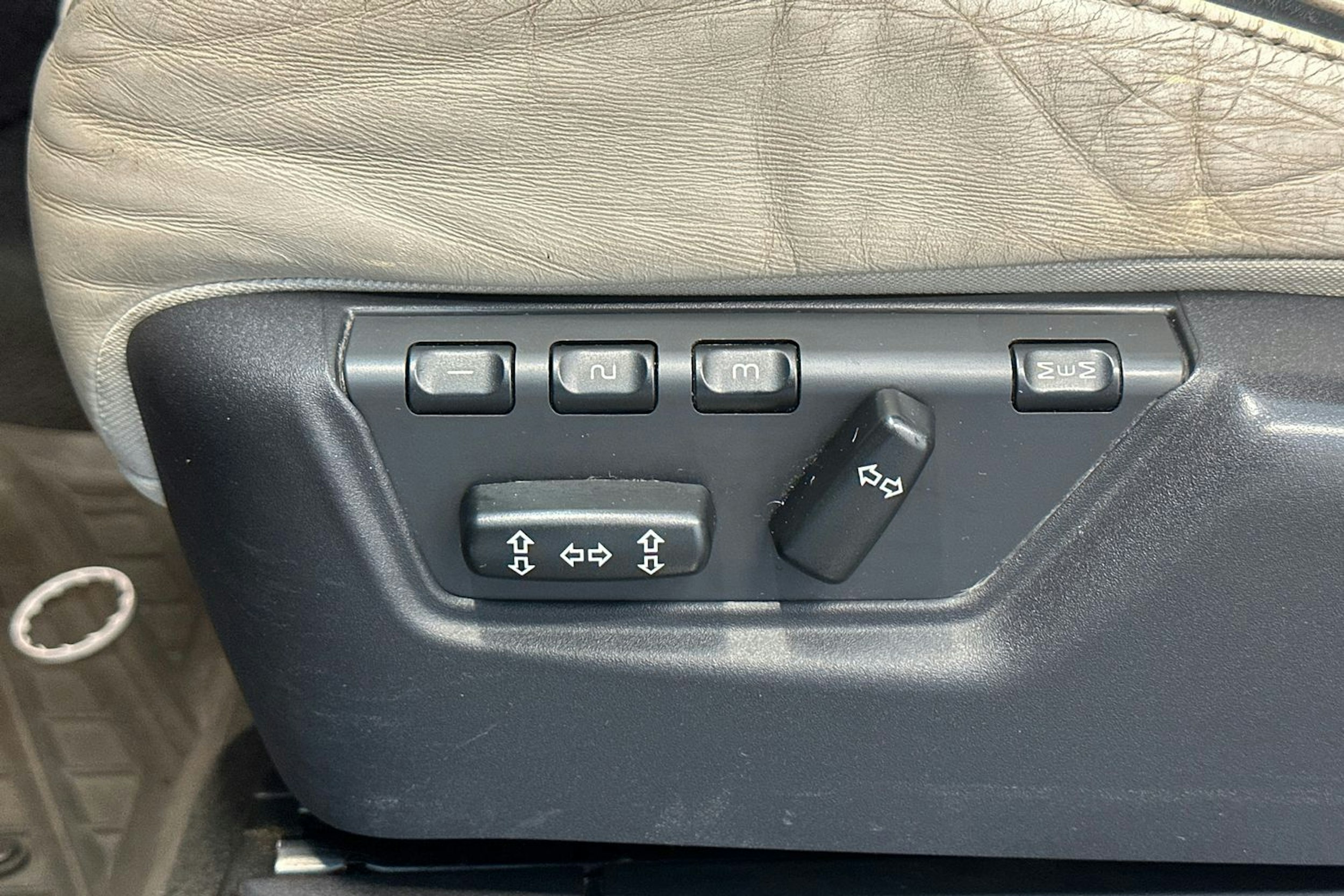 musta Volvo XC90 2010 kuva 17.