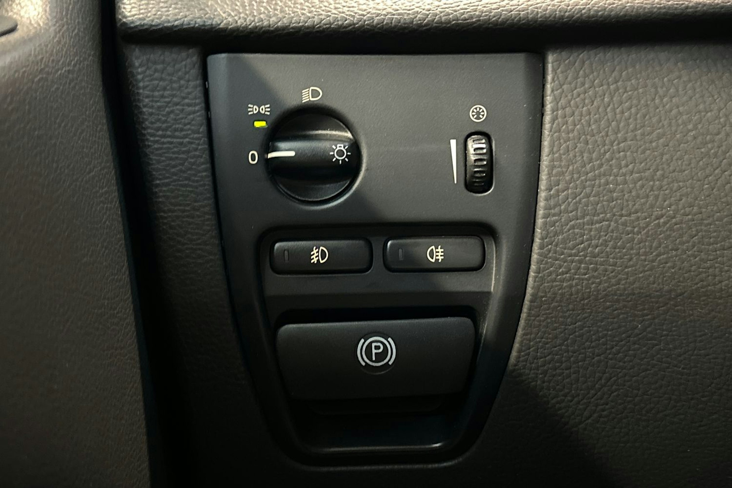 musta Volvo XC90 2010 kuva 18.