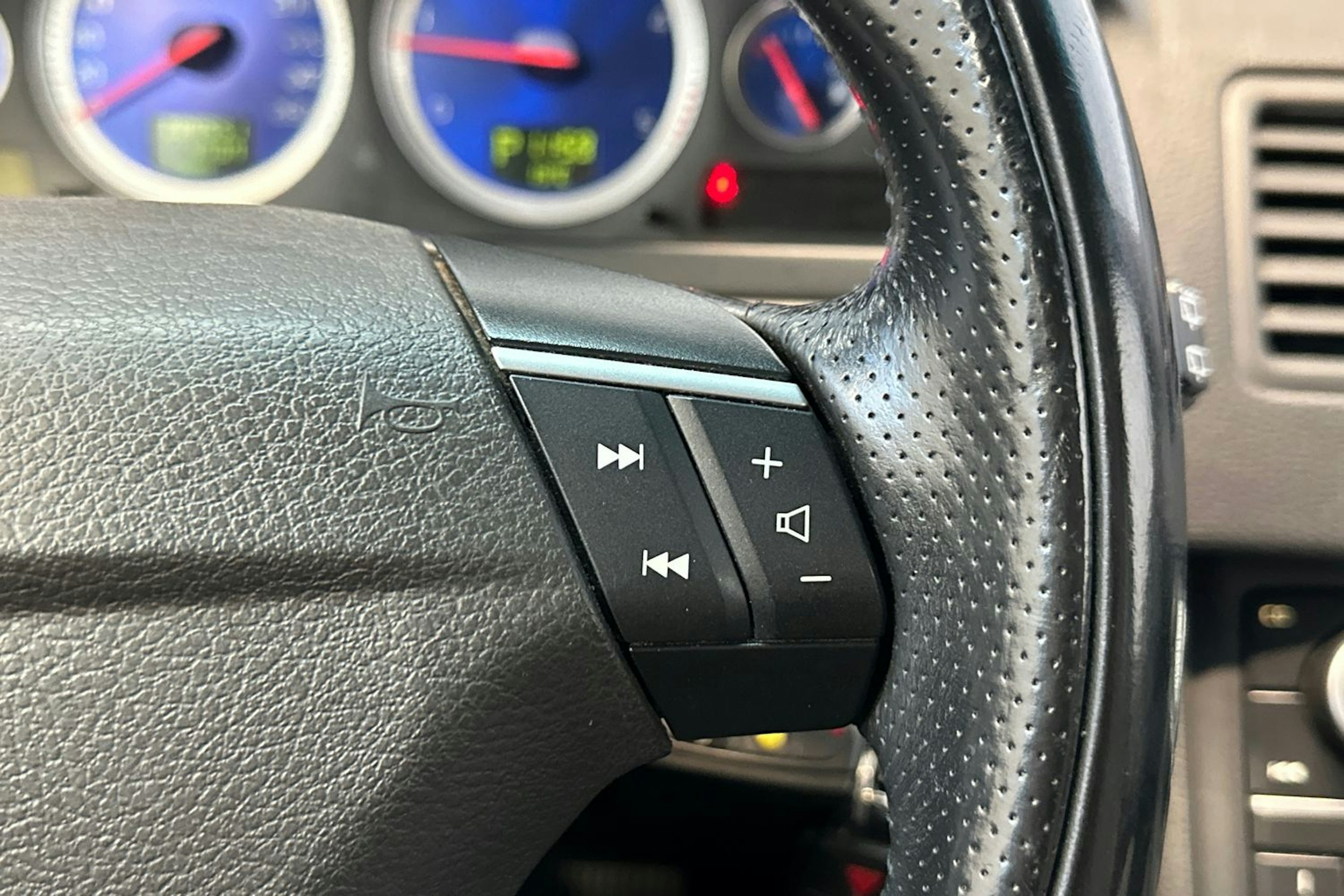 musta Volvo XC90 2010 kuva 20.