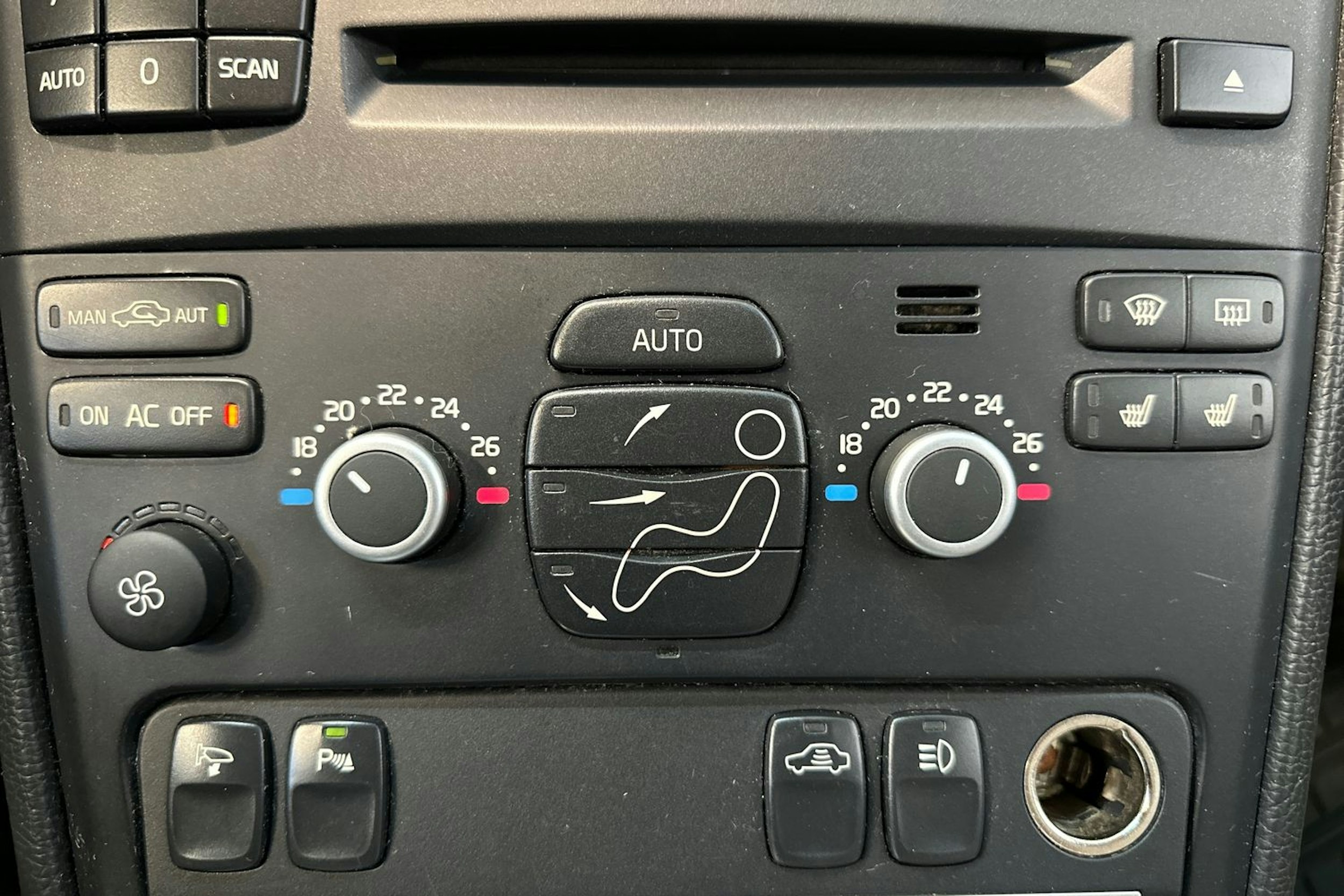 musta Volvo XC90 2010 kuva 24.