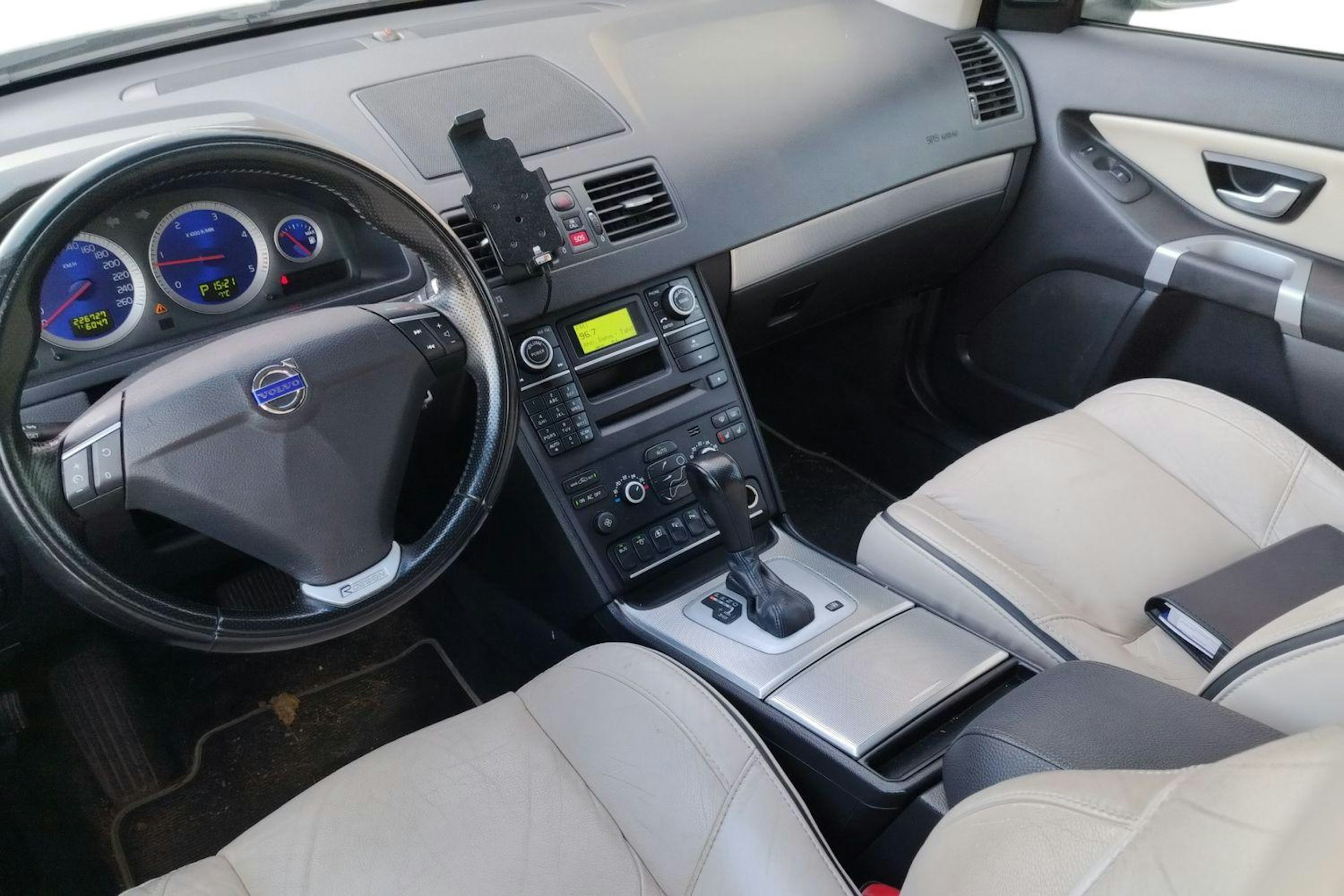 musta Volvo XC90 2011 kuva 3.