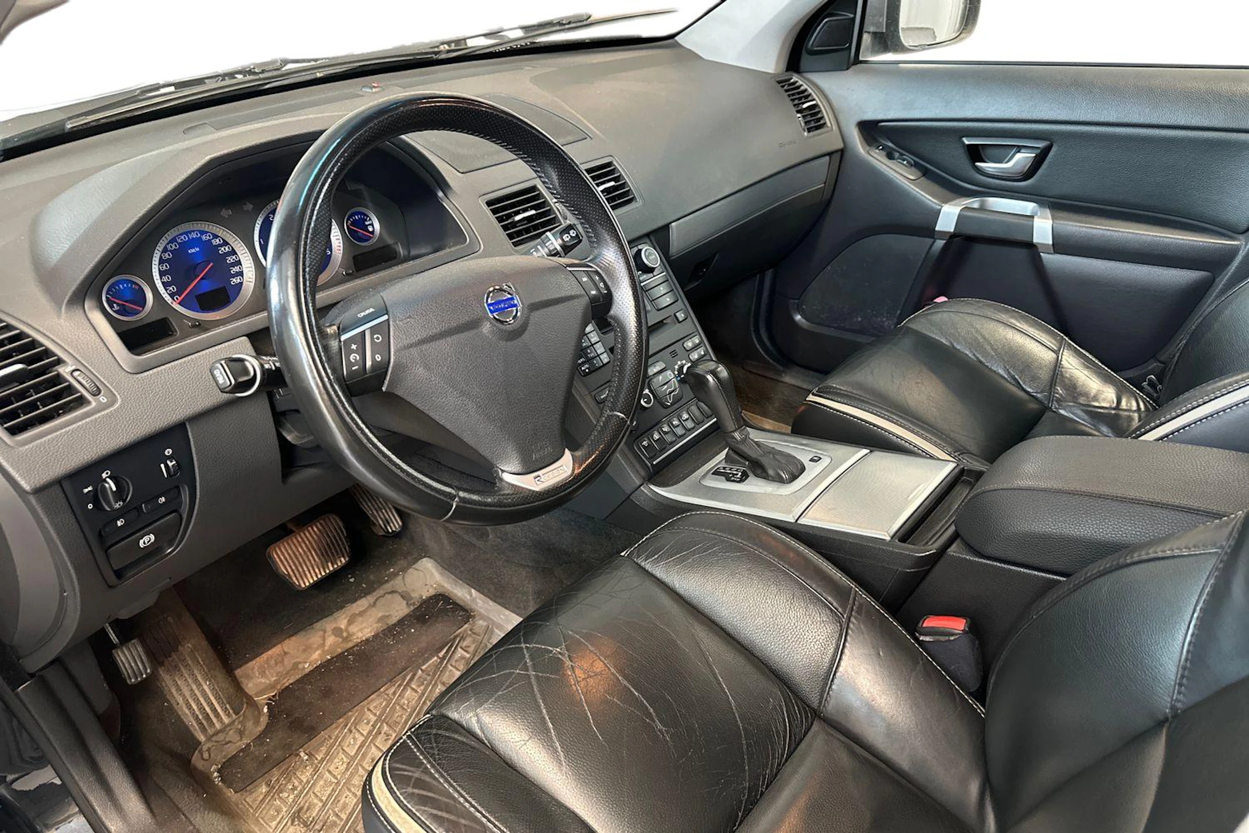 Harmaa Volvo XC90 2011 kuva 3.